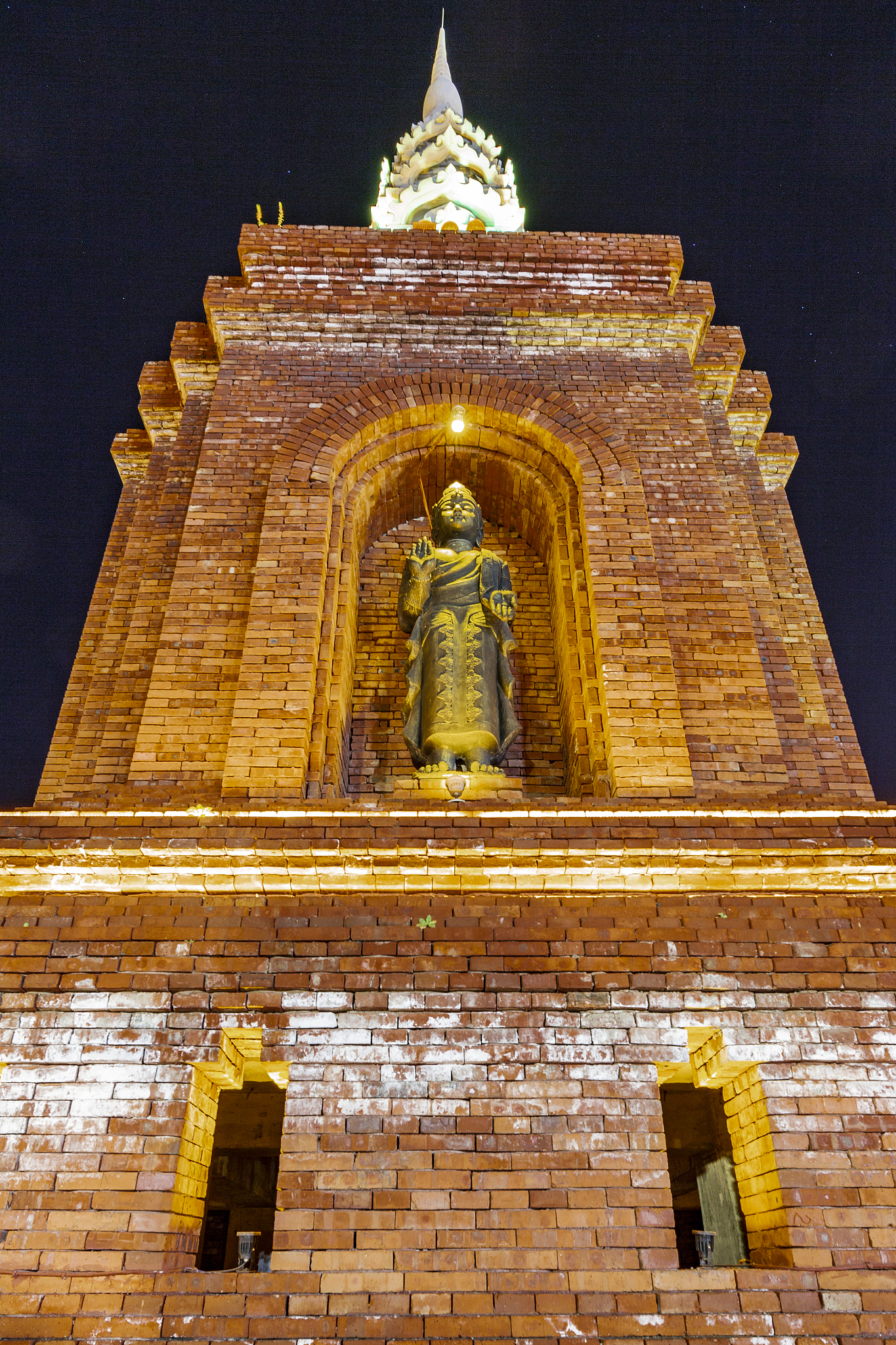 西双版纳到三亚没有动车只能从西双版纳坐动车到湛江从湛江坐船到三亚三亚现在和内陆还没有通高铁帮我用200字详细描述