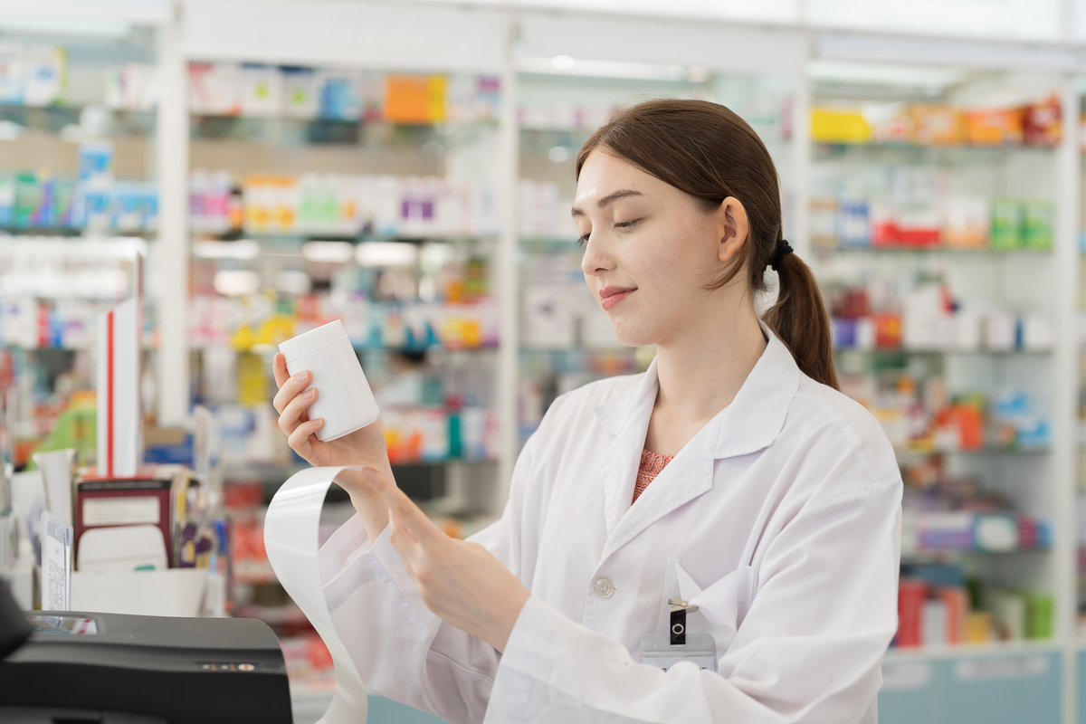 西安阿房宫药业西药房实习生：药品销售与管理实践心得