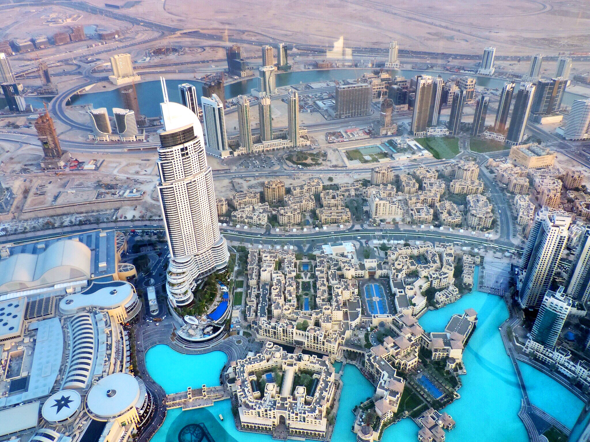 迪拜亚特兰蒂斯酒店：奢华体验，家庭、情侣和商务旅行的完美选择