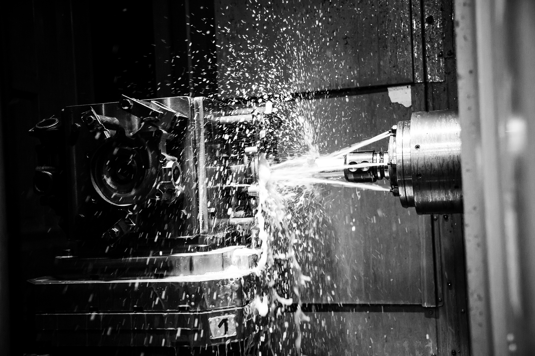 数控程序都一样的程序有时干的好好的可有时就报警干不了？是什么原因 帮我用200字详细描述