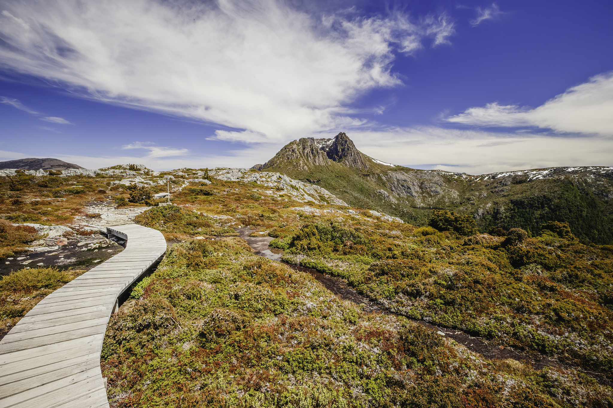 cradle mountain and lakr wilks as seen from lake rodway track