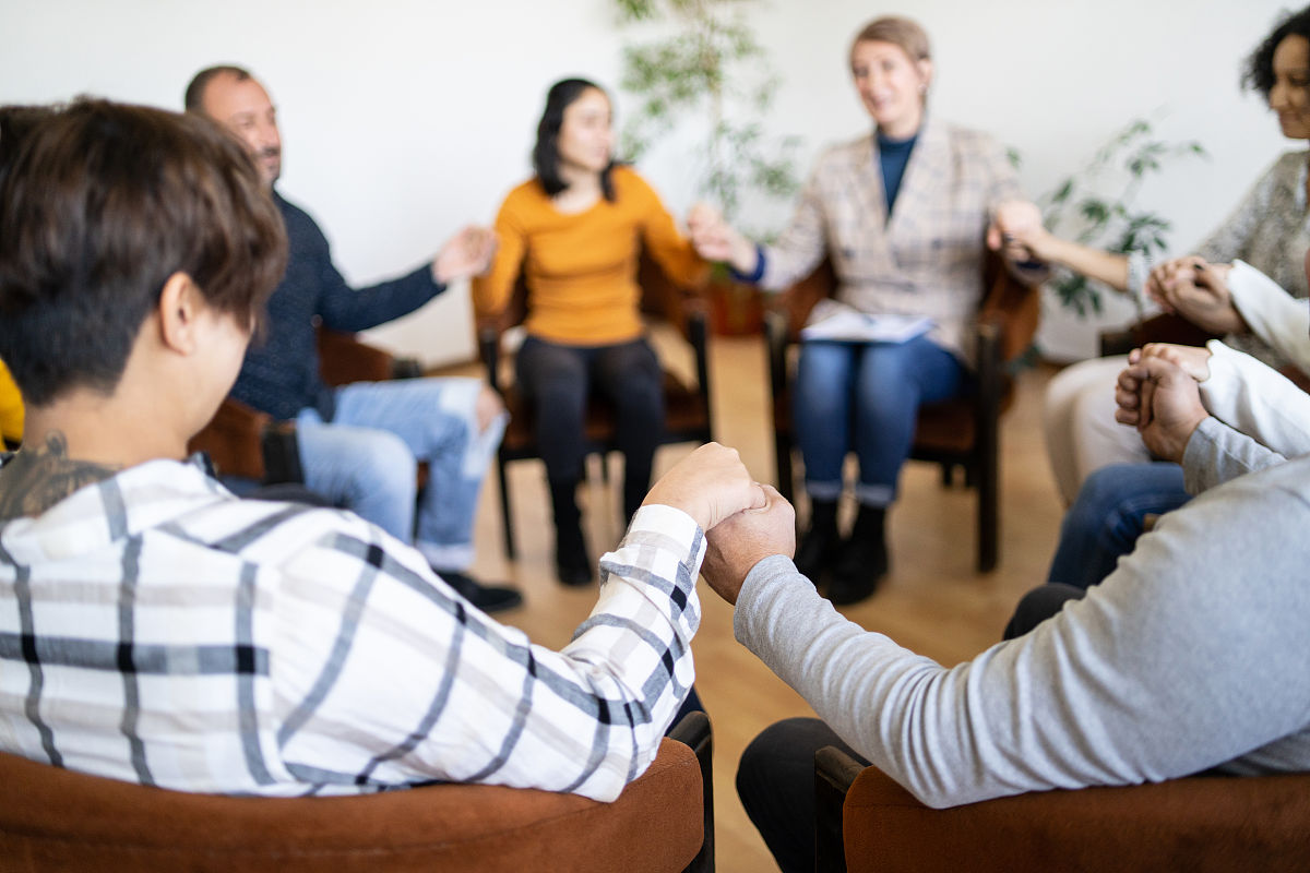 友情之外的羁绊：探索生活中那些令人动容的纽带