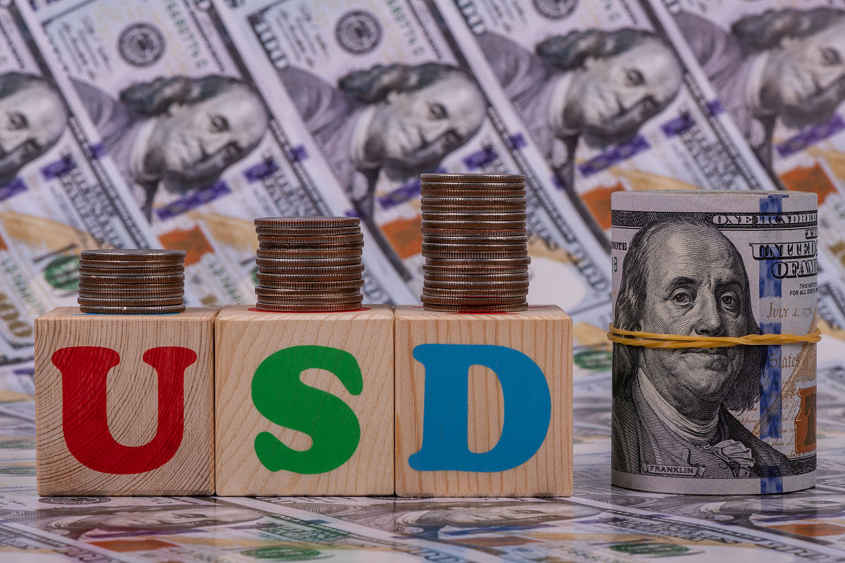 美国硬币,usd的缩写,由儿童方块和100美元钞票组成