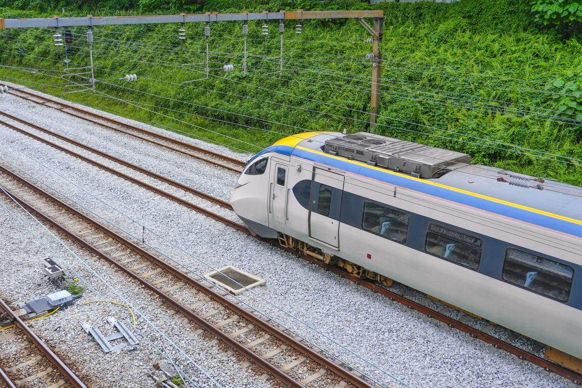 高铁：高效舒适的乘车选择 - 成都市铁路工程学校分享