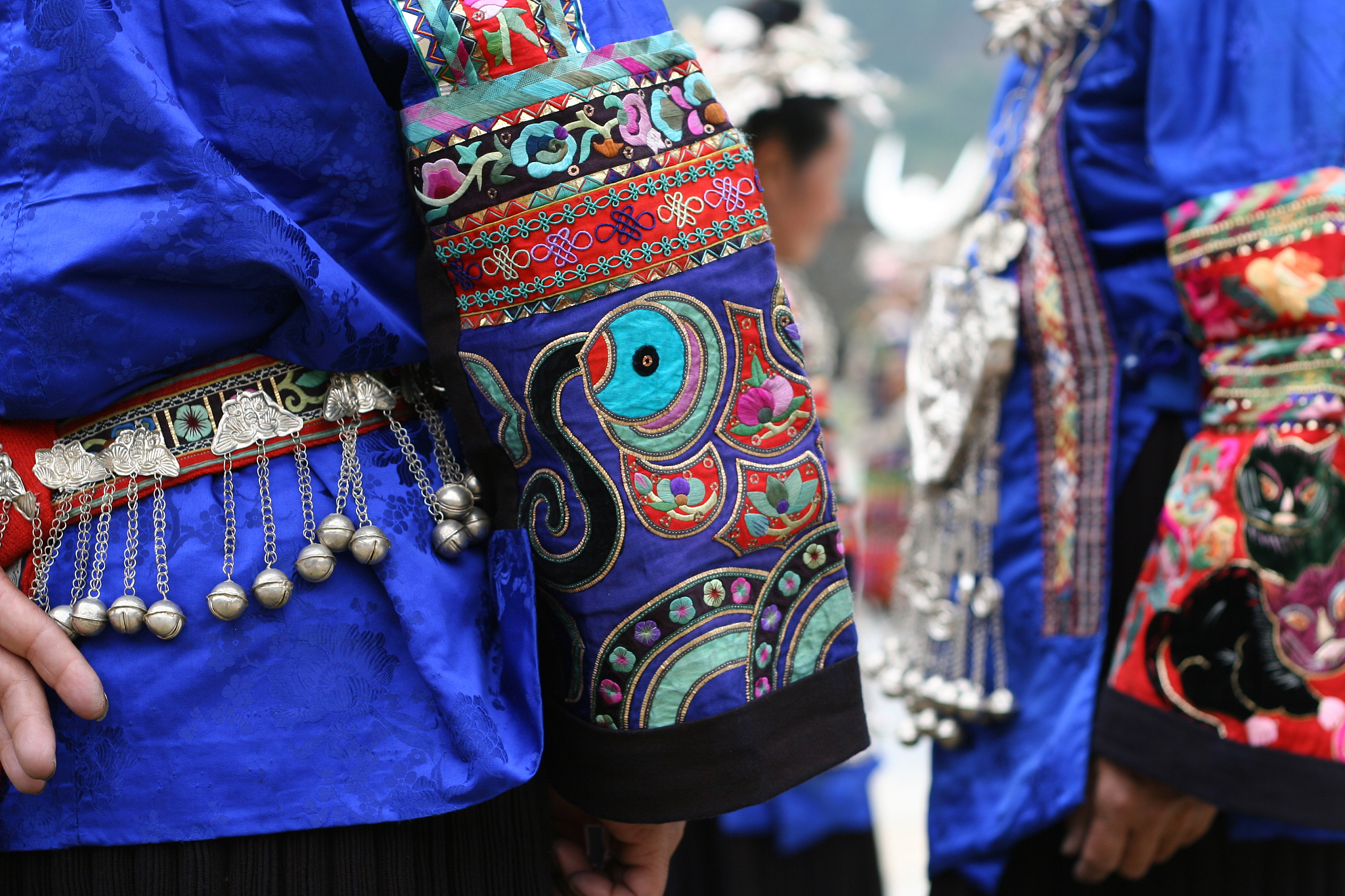 chinese national minority clothing