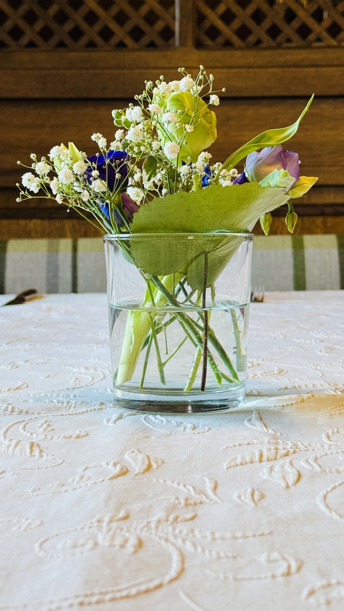 写一段500字玻璃花瓶可以给人的感受