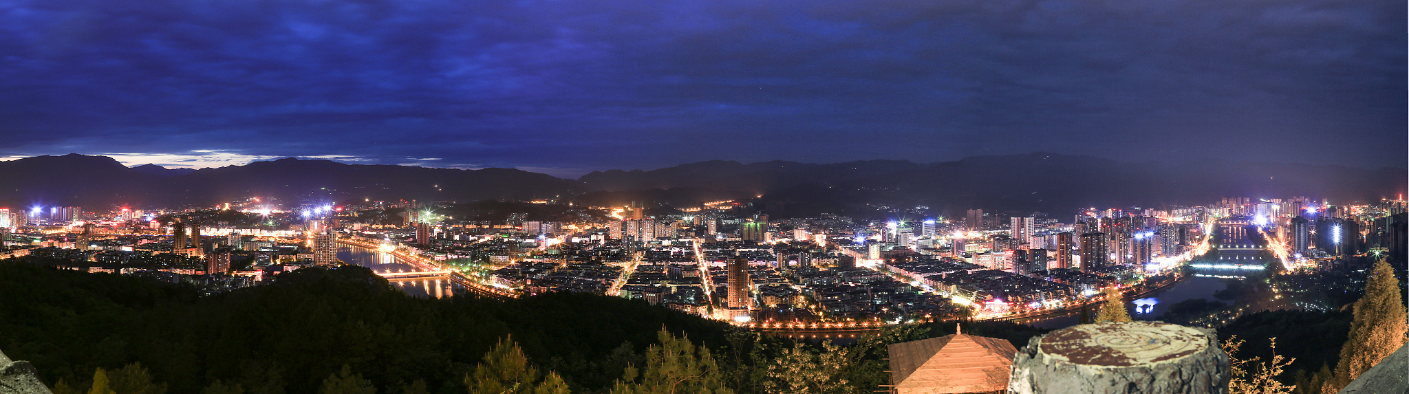 四川城市卫校报名指南：时间、方式、材料及入学流程