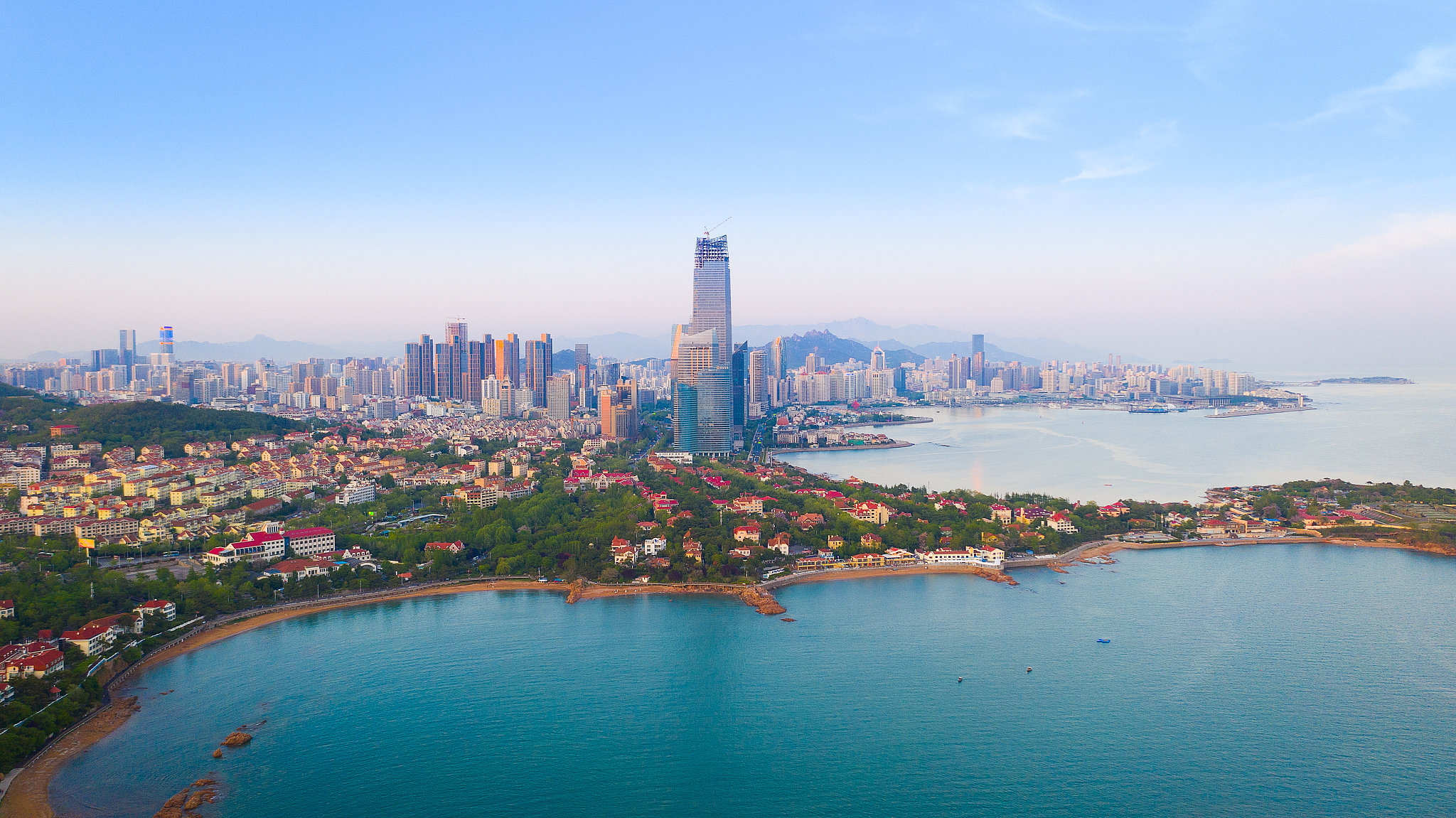 中国山东省青岛市市南区城市天际线