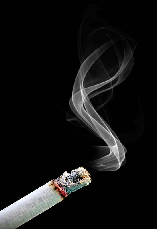 手机刚刚出现了黑色横线的那种情况似乎是我刚刚翻动了一下手机或者是碰了一下手机的后面如果我平放在床上只驱动屏幕的话似乎是不会有这种状况的这又是什么情况？