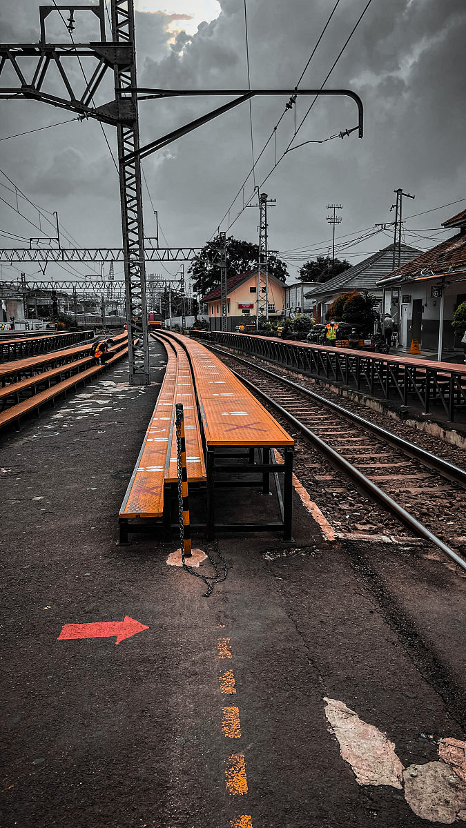 火车撞向五个工人？扳道工人的伦理困境