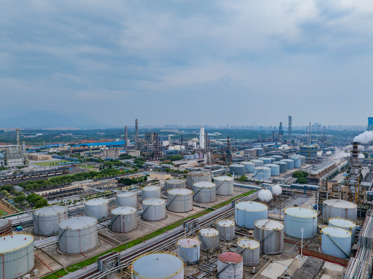 现在是一个导航网站的编辑人员请为我写一篇关于中国化工集团公司的原创介绍。