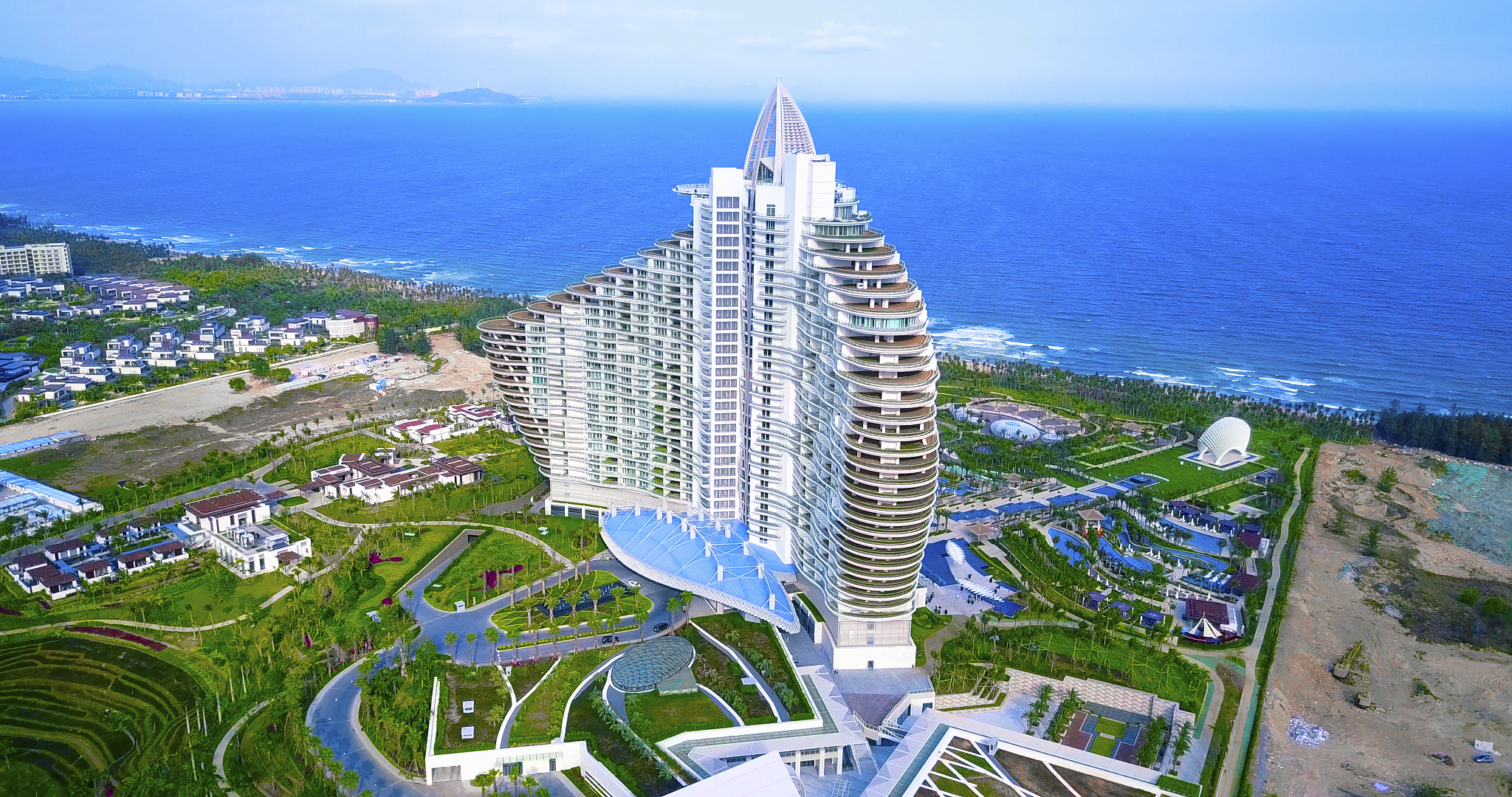 三亚改成海口本文主要选取三亚海棠湾的高星级酒店为研究对象主要对三亚海棠湾民生威斯汀度假酒店、三亚亚特兰蒂斯酒店、三亚香格里拉酒店、三亚海棠湾天房洲际酒店、三亚海棠湾君悦酒店这五家酒店的携程上的差评进行抓取运用了后裔软件进行网络差评的抓取三亚高星级酒店的差评选择是以 2020 年 1 月 1 日-2022 年 1 月 1 日为选区的范围。然后运用 ROST 文本分析软件对酒店的网络差评进行高频词及语