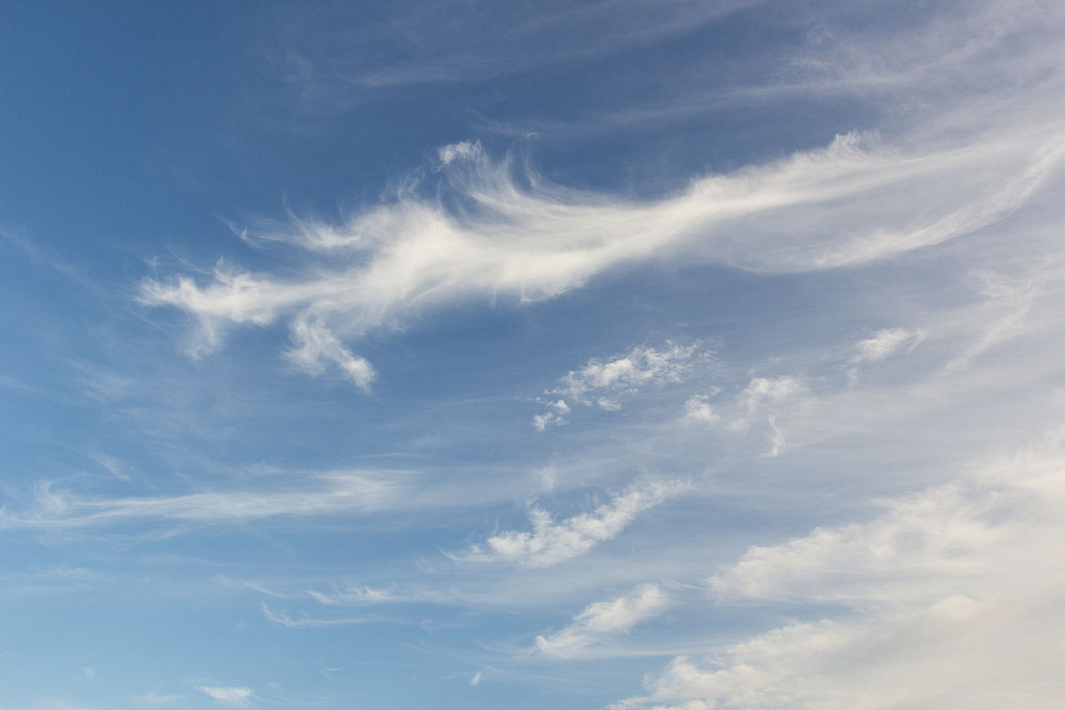 关于云的诗句：从自然美到数字化