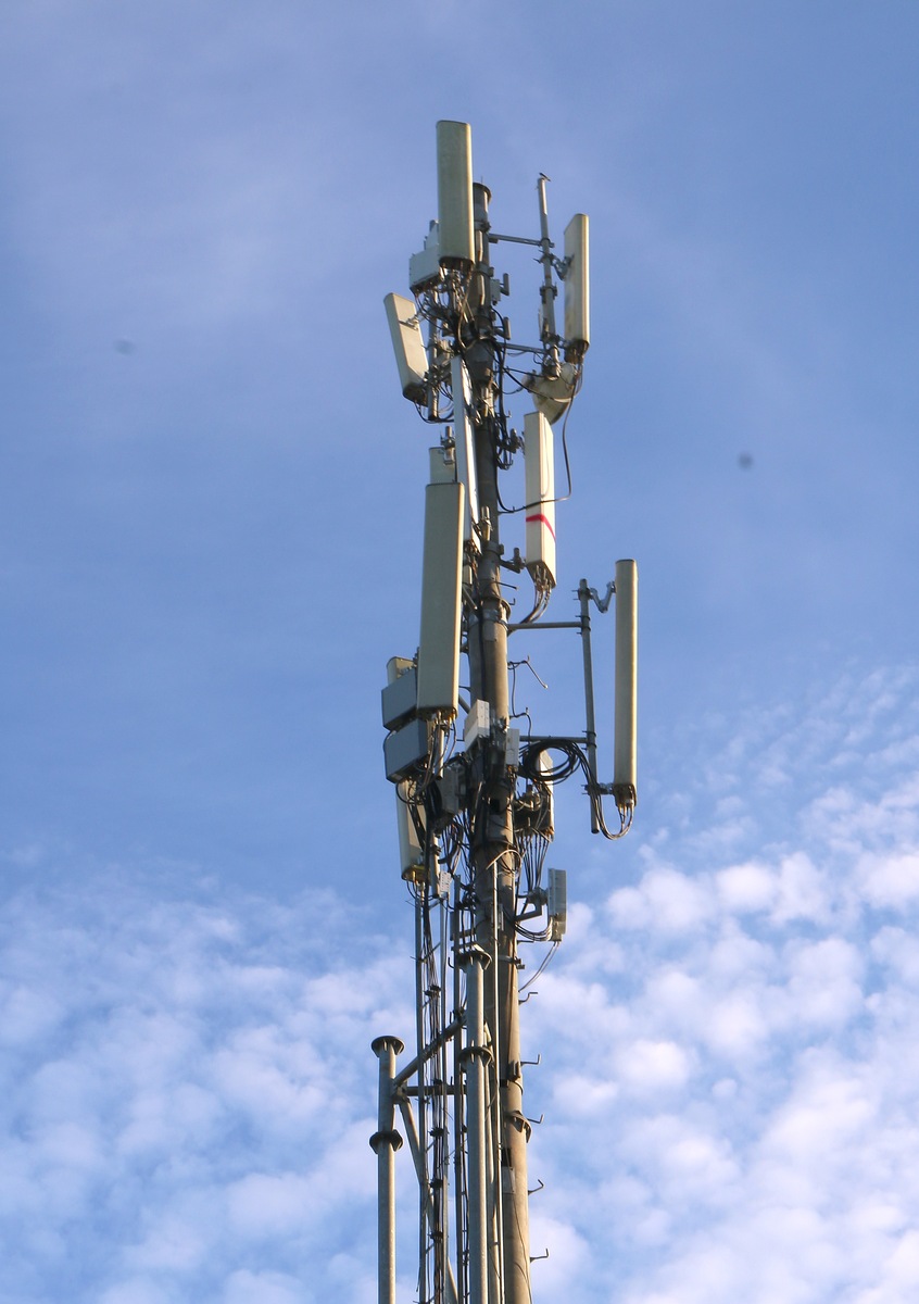 。考虑基站建设中每个基站可自由进入或离开的情形