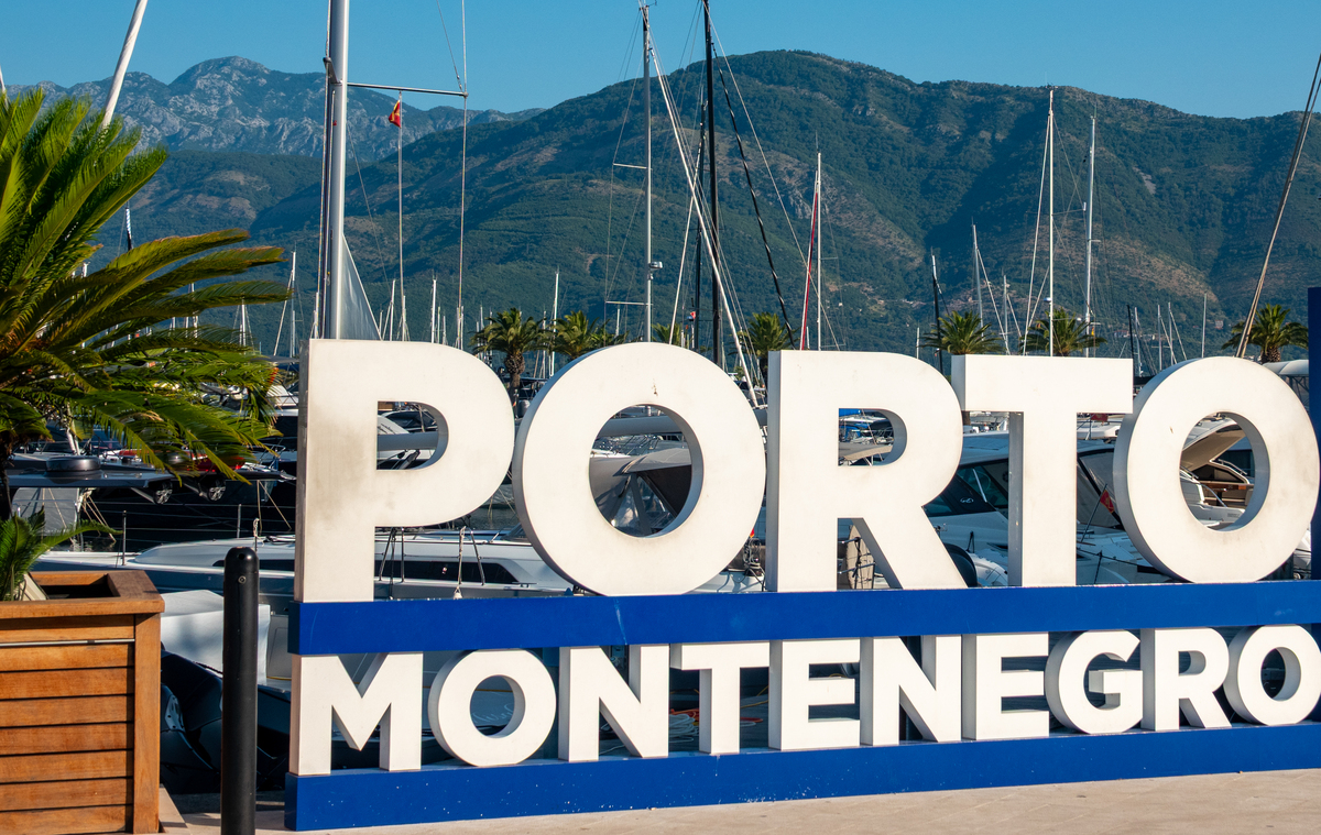 浦发银行与美国硅谷银行合作成立浦发硅谷银行，助力科技企业发展