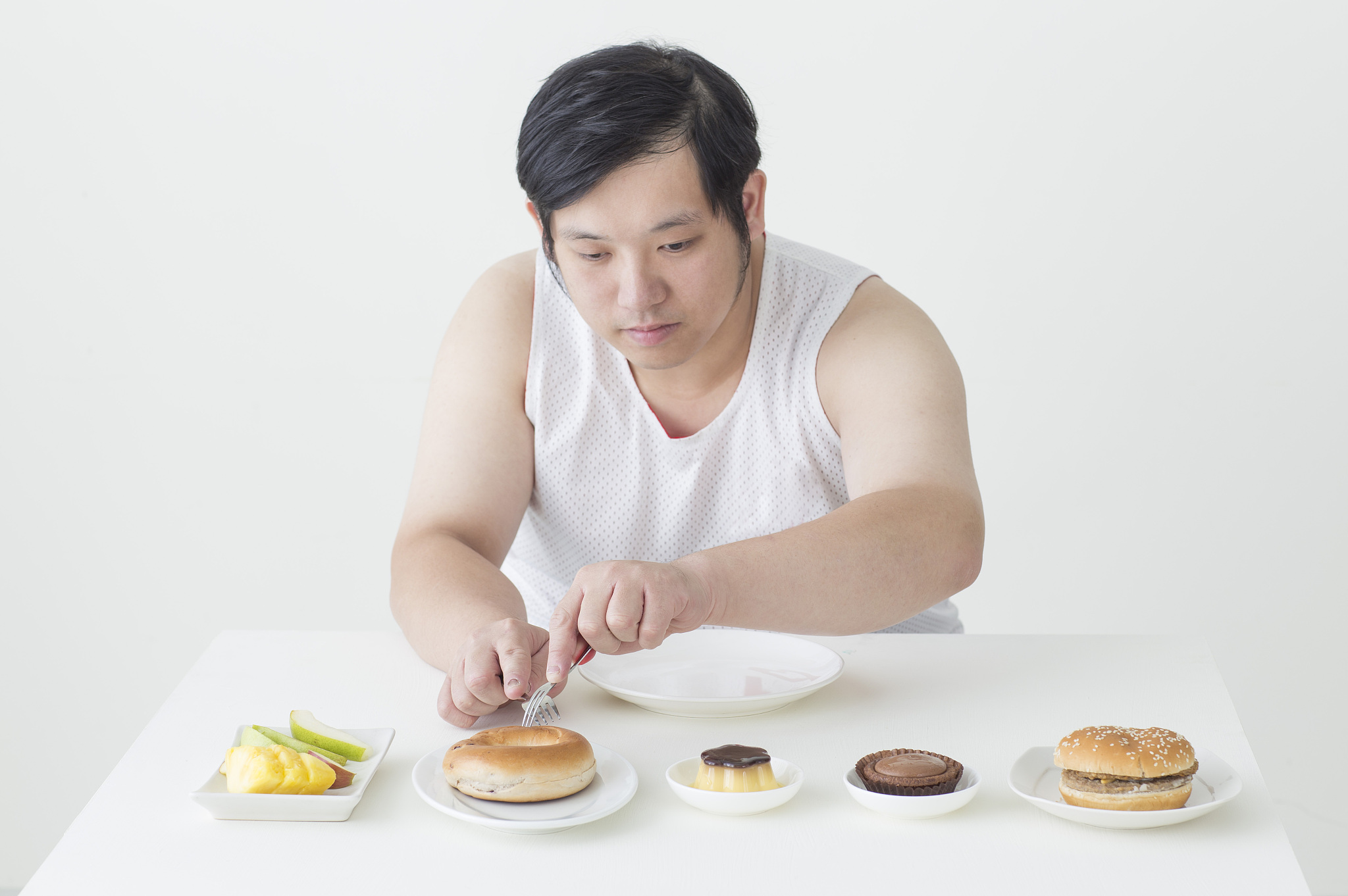 成年男子运动较少长期久坐如何从饮食、生活作息、运动等方面减少腹部脂肪不影响健康