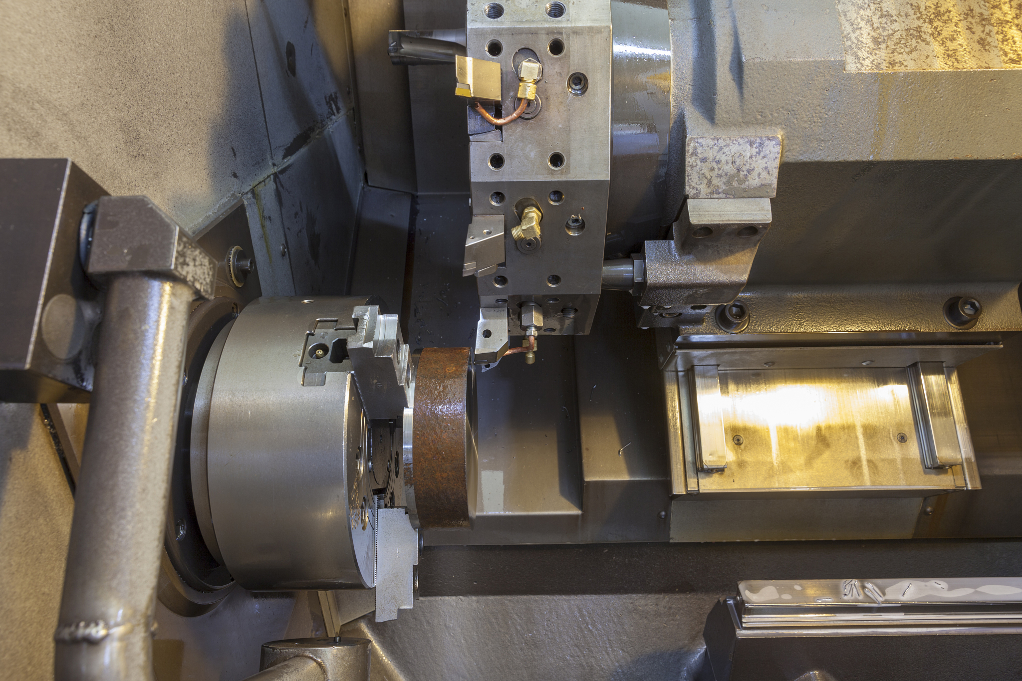 坐标磨削与型腔磨削：机械加工工艺的选择指南