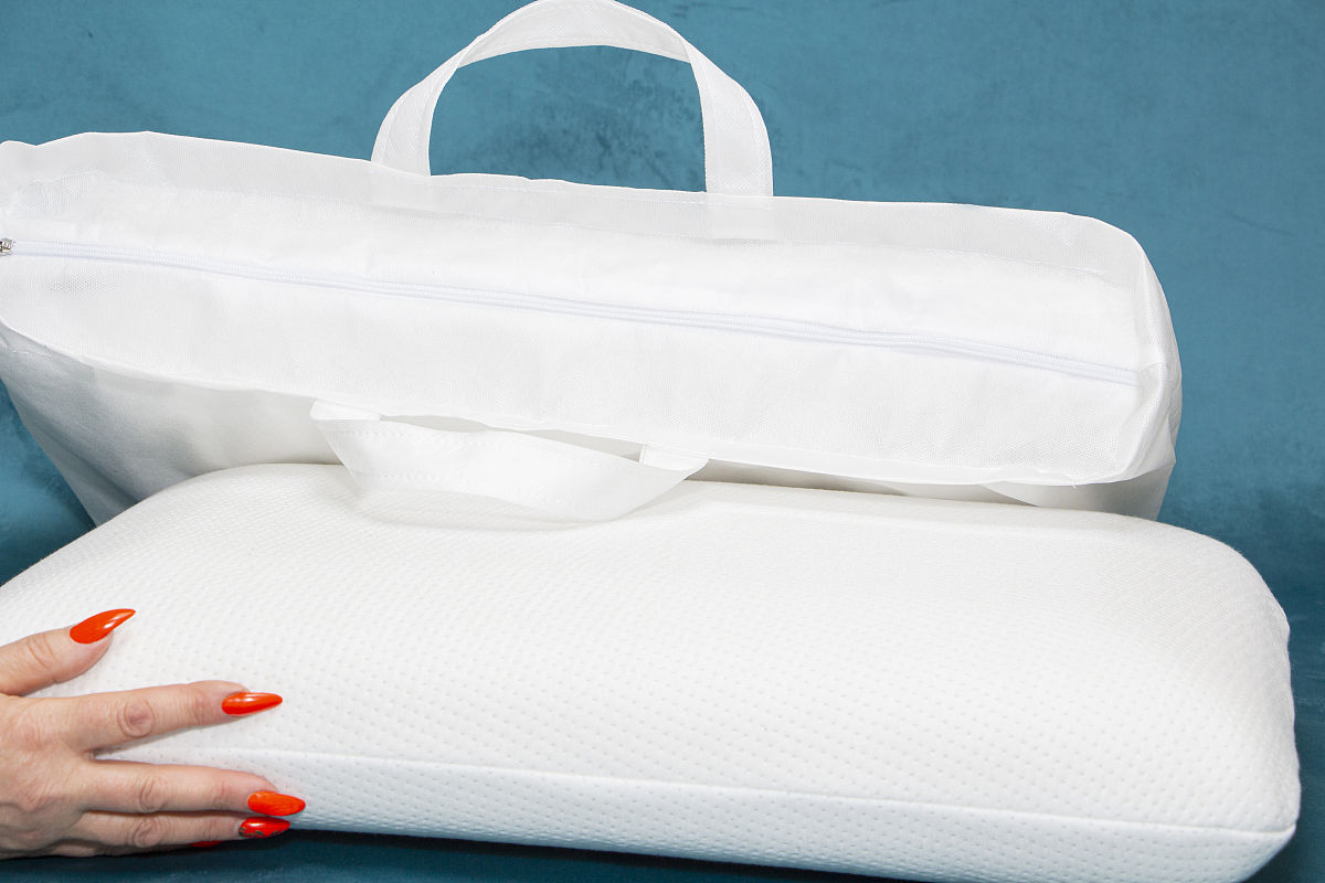 宝宝乳胶枕选择指南：材质、高度、硬度和安全性