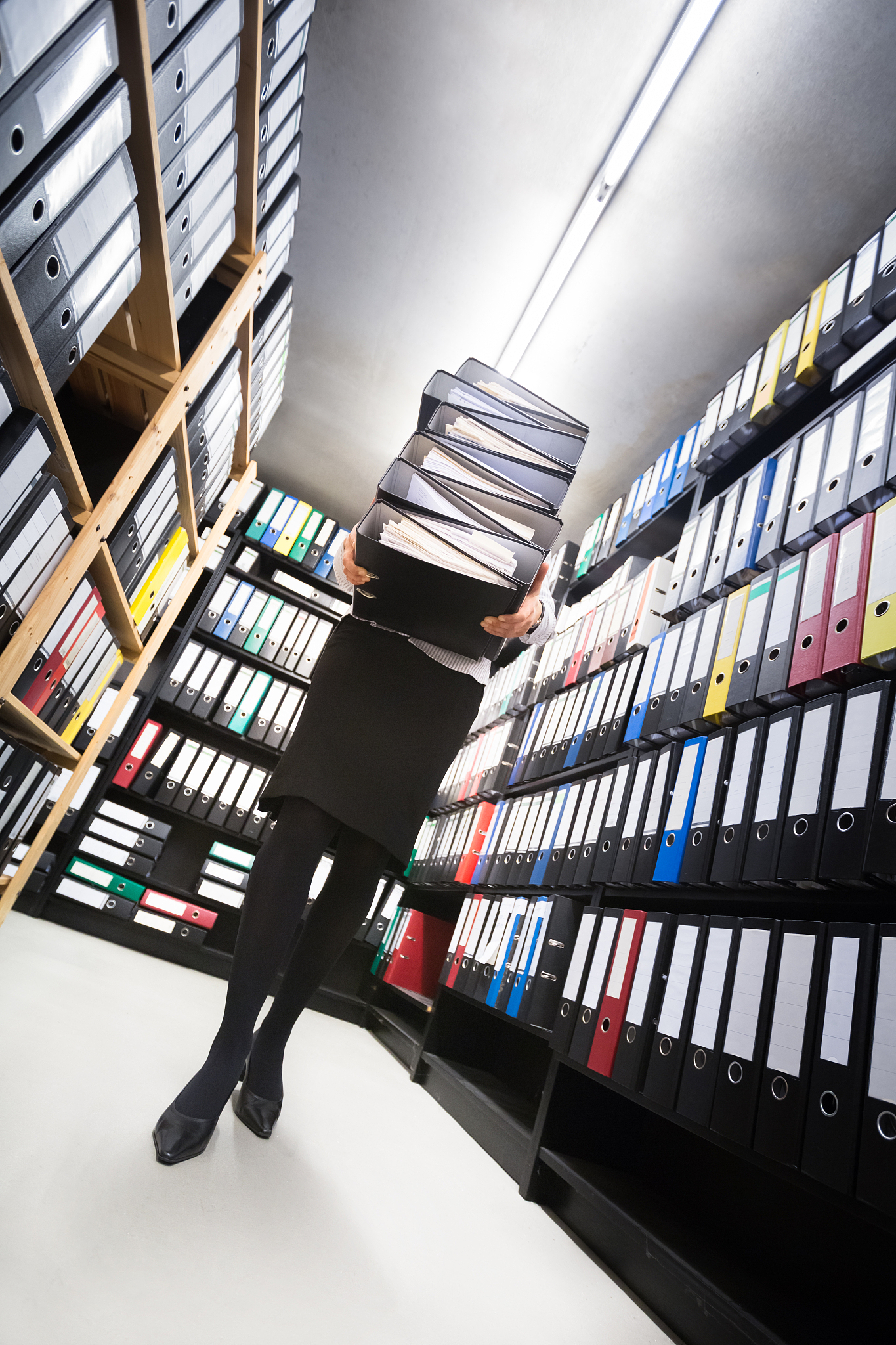 端起碗吃肉放下碗骂娘：这句俗语背后的深刻含义