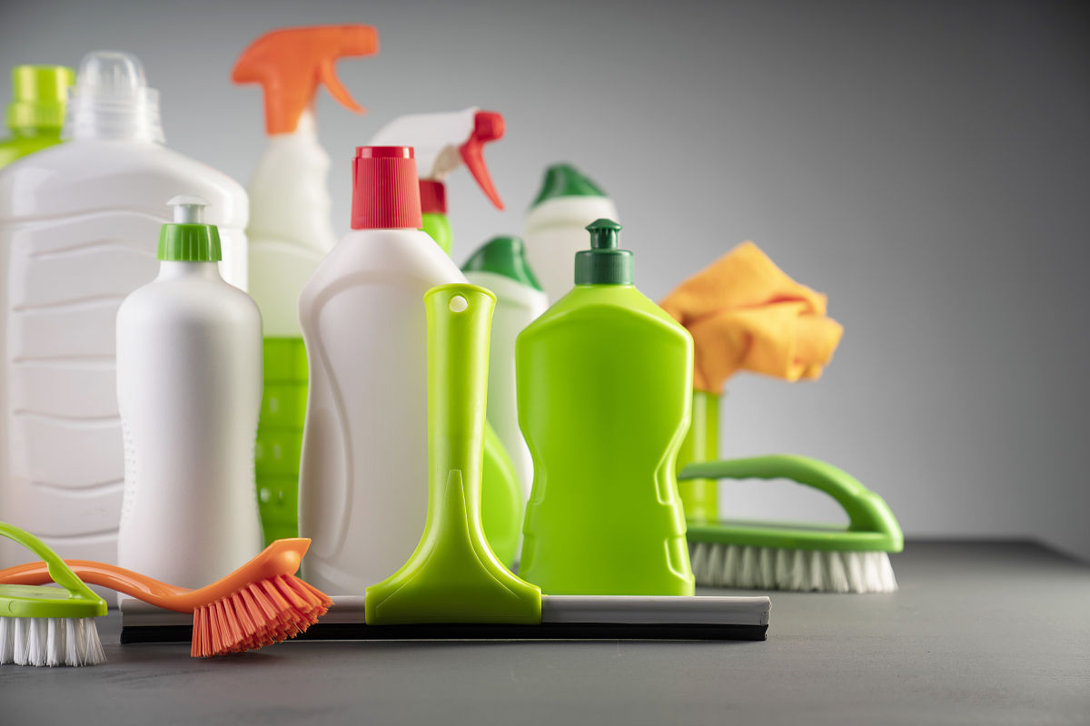 安利优生活®浓缩空气清新剂可以喷在窗帘上吗？