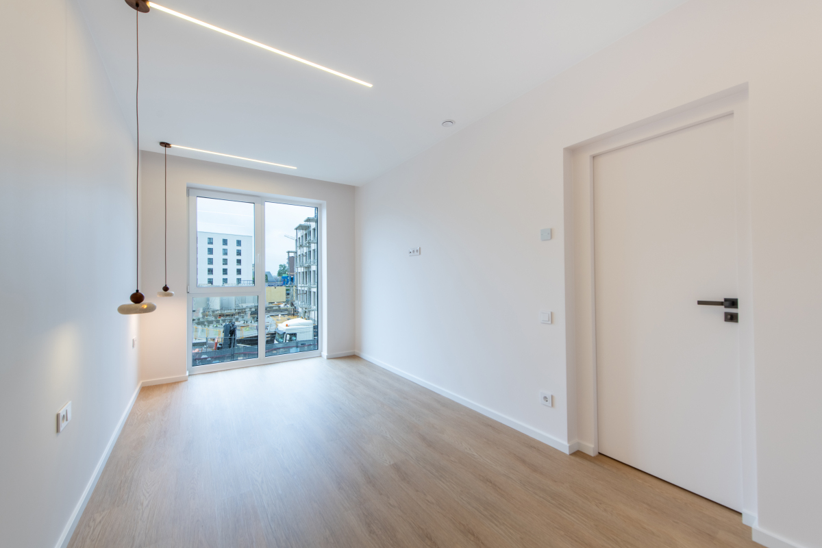 原木色地板+石膏线吊顶+原木色踢脚线，打造你的环保质感家居！