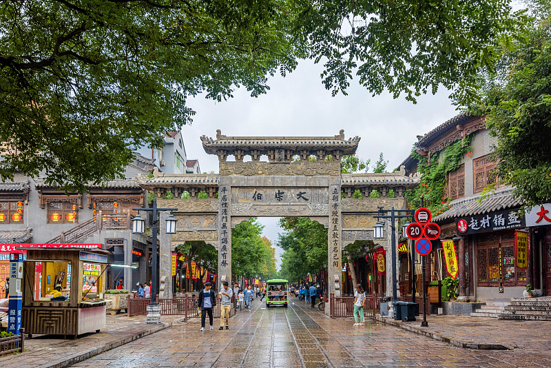 以《淄博旅游攻略：感受山水之美畅游自然风光》为创作方向写一篇一千字左右的旅游攻略要求文章条理清晰要求内容尽量丰富且完整要求描写详细且文笔优美要求文章内容引人入胜要求让人有读下去的欲望。
