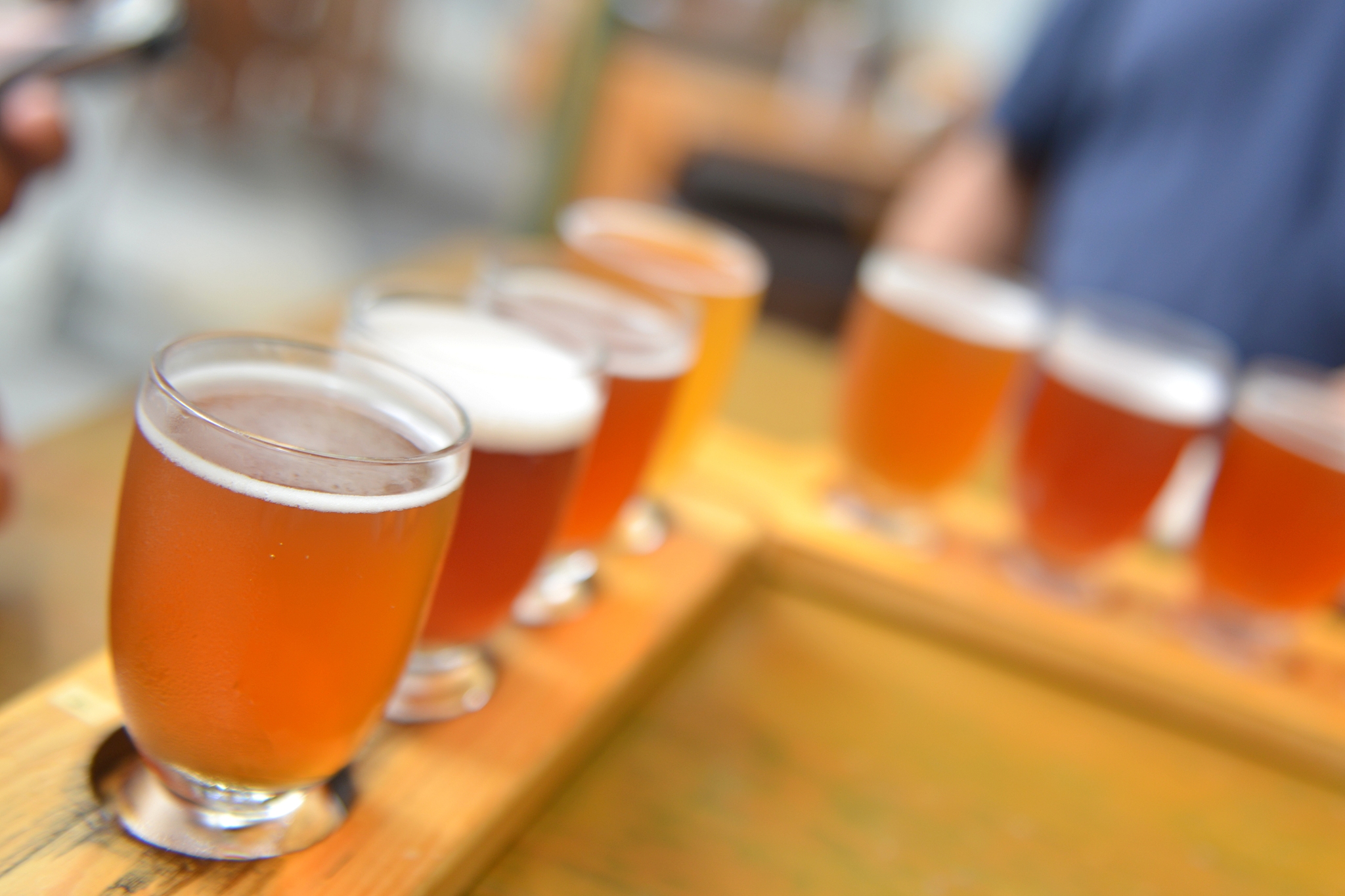 新手喝啤酒怎么喝