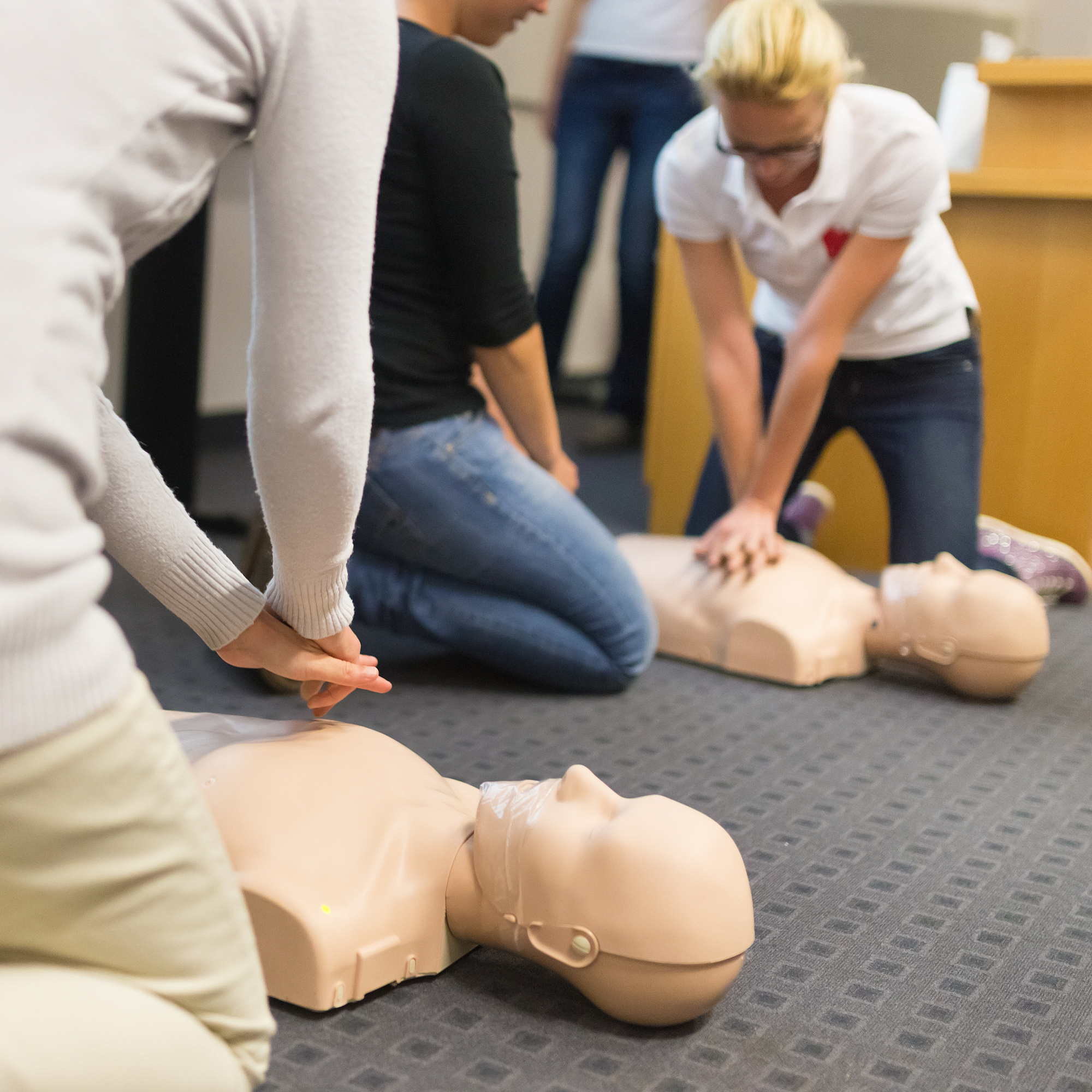 新生儿窒息怎么办？心肺复苏术 (CPR) 急救指南