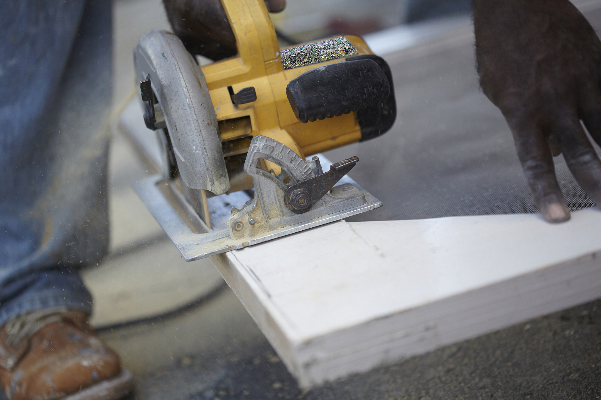 锯缝歪斜的原因及纠正方法：如何获得精准锯割结果