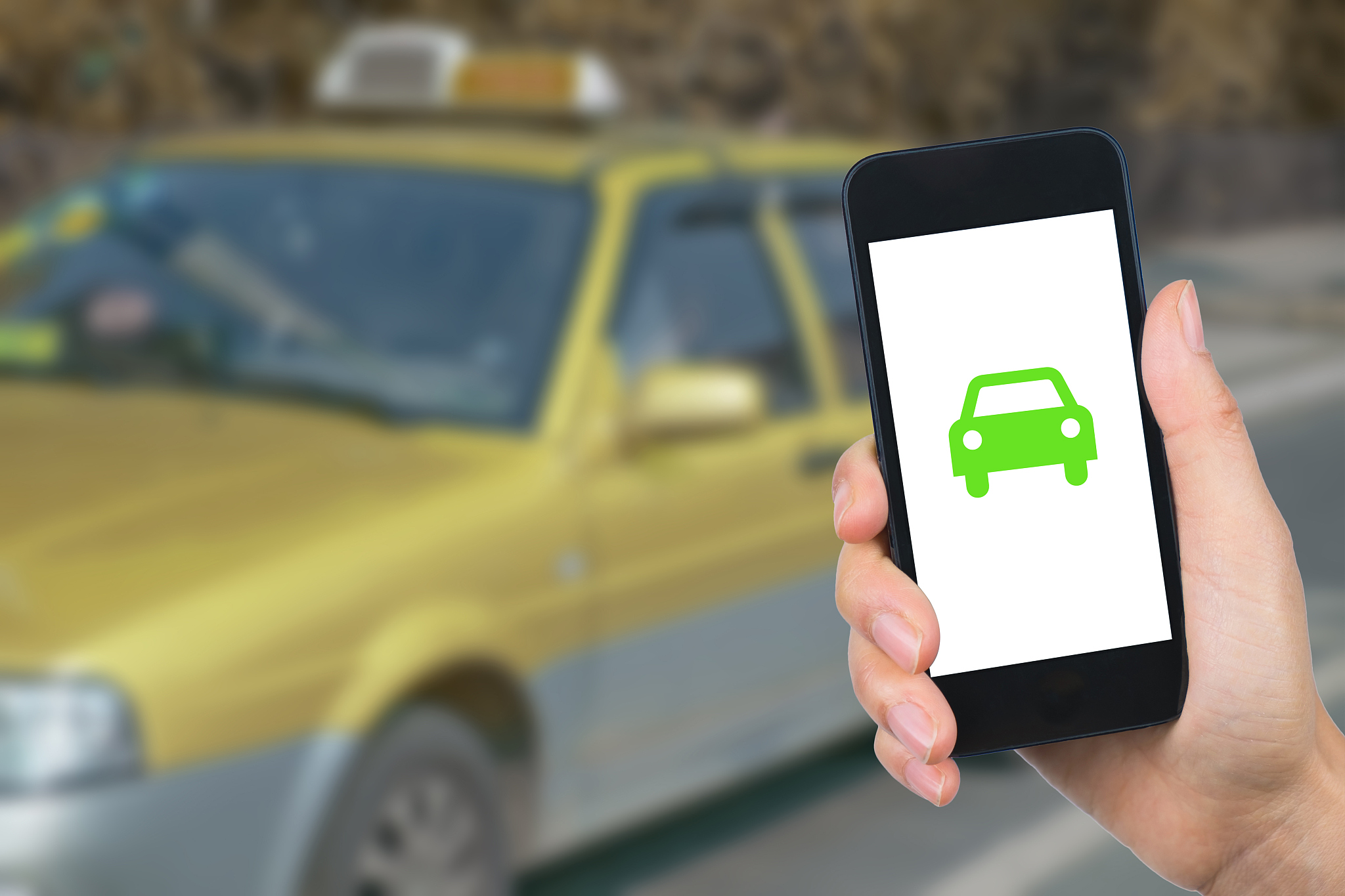 例如2021年复旦大学教授孙金云带领团队开展了一项手机打车软件打车调研报告显示苹果机主更容易被专车、优享这类更贵车型接单。手机越贵越容易支付更 高的打车价格。把这句话改写不能重复