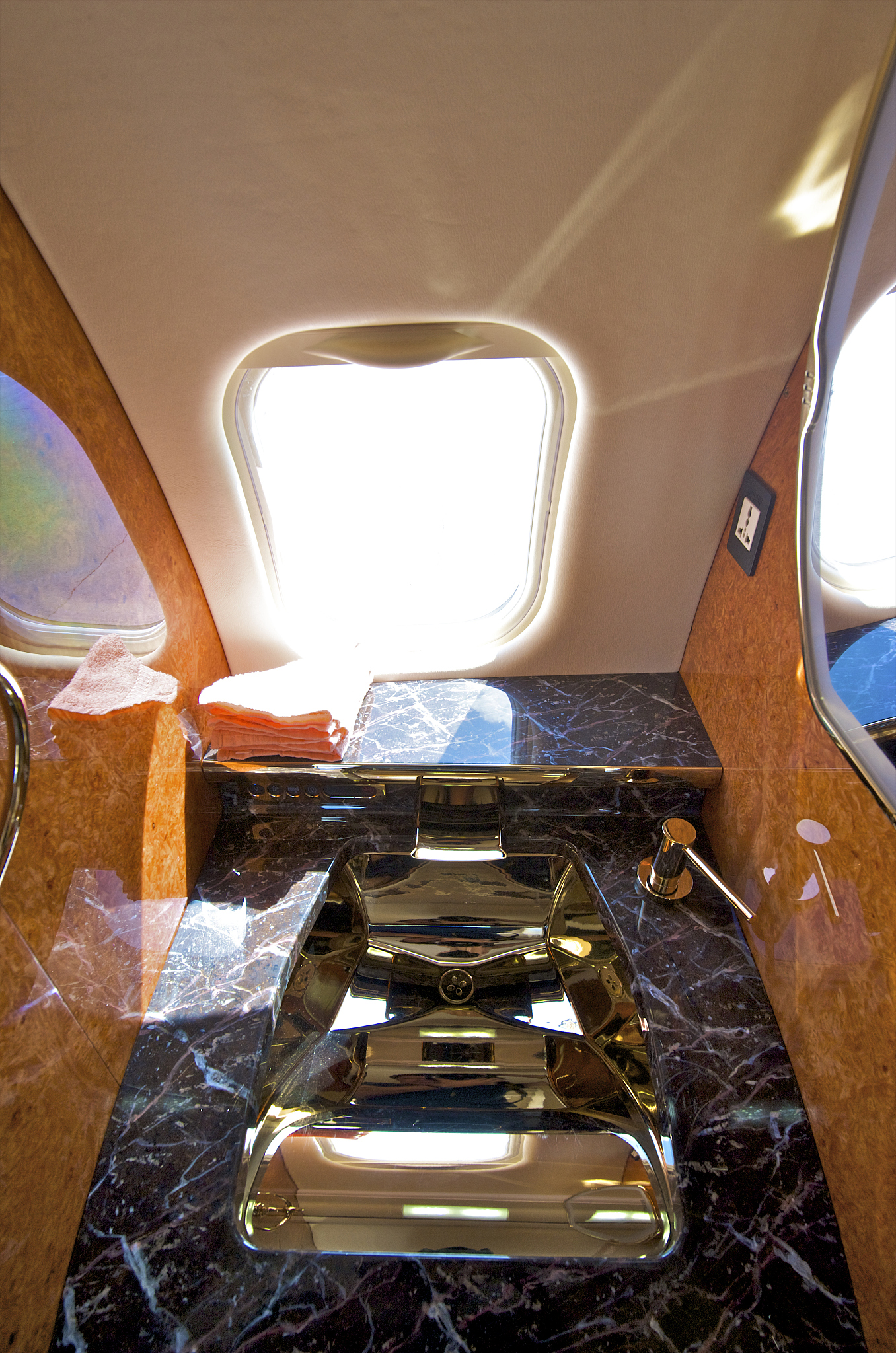 Falcon Deluxe Cabin: Luxurious & Spacious Air Travel Experience