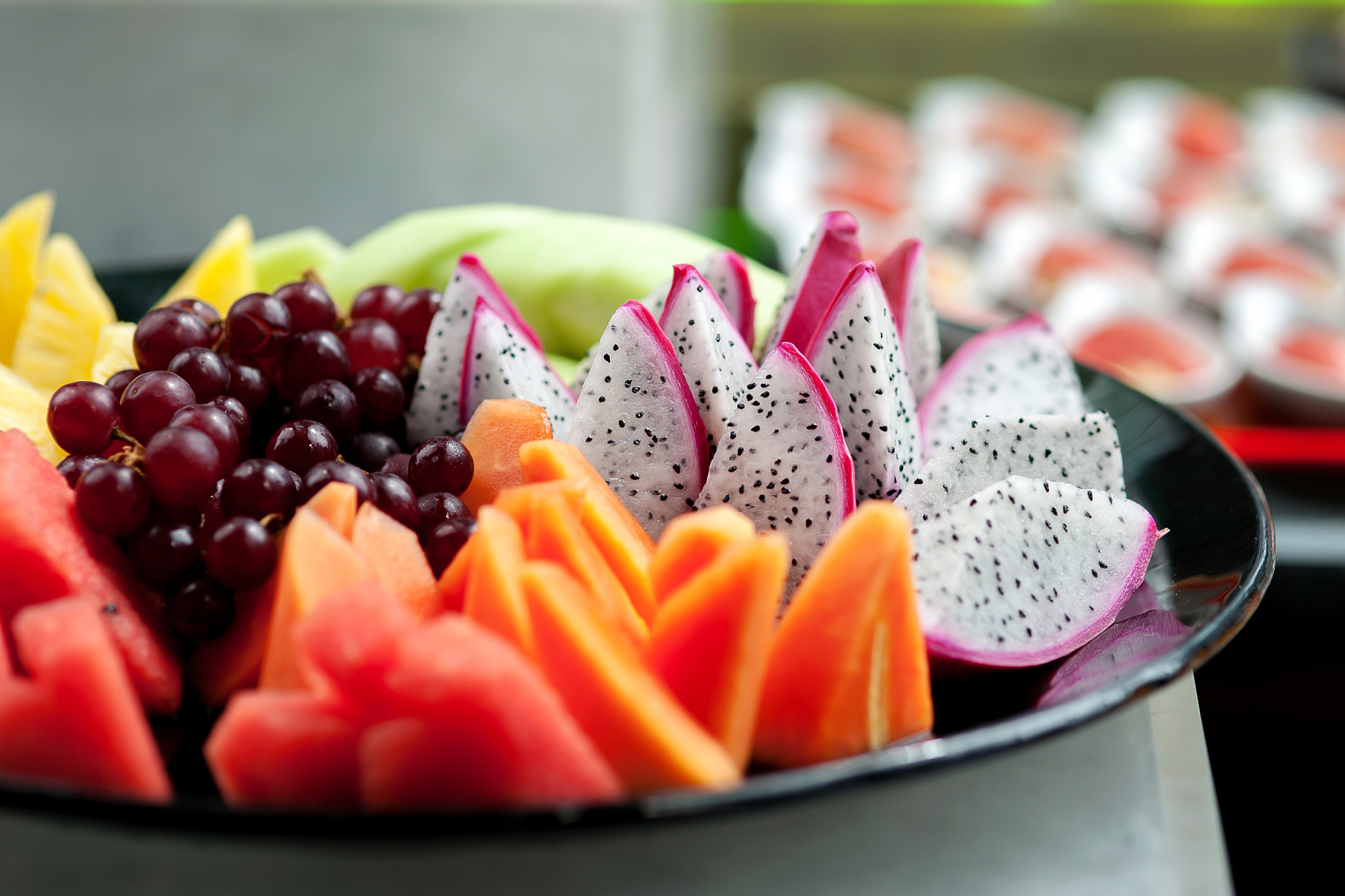 请依次以好、难、吃、没、下、回为主题写一段关于水果捞西瓜葡萄凤梨的好评100字的藏头诗