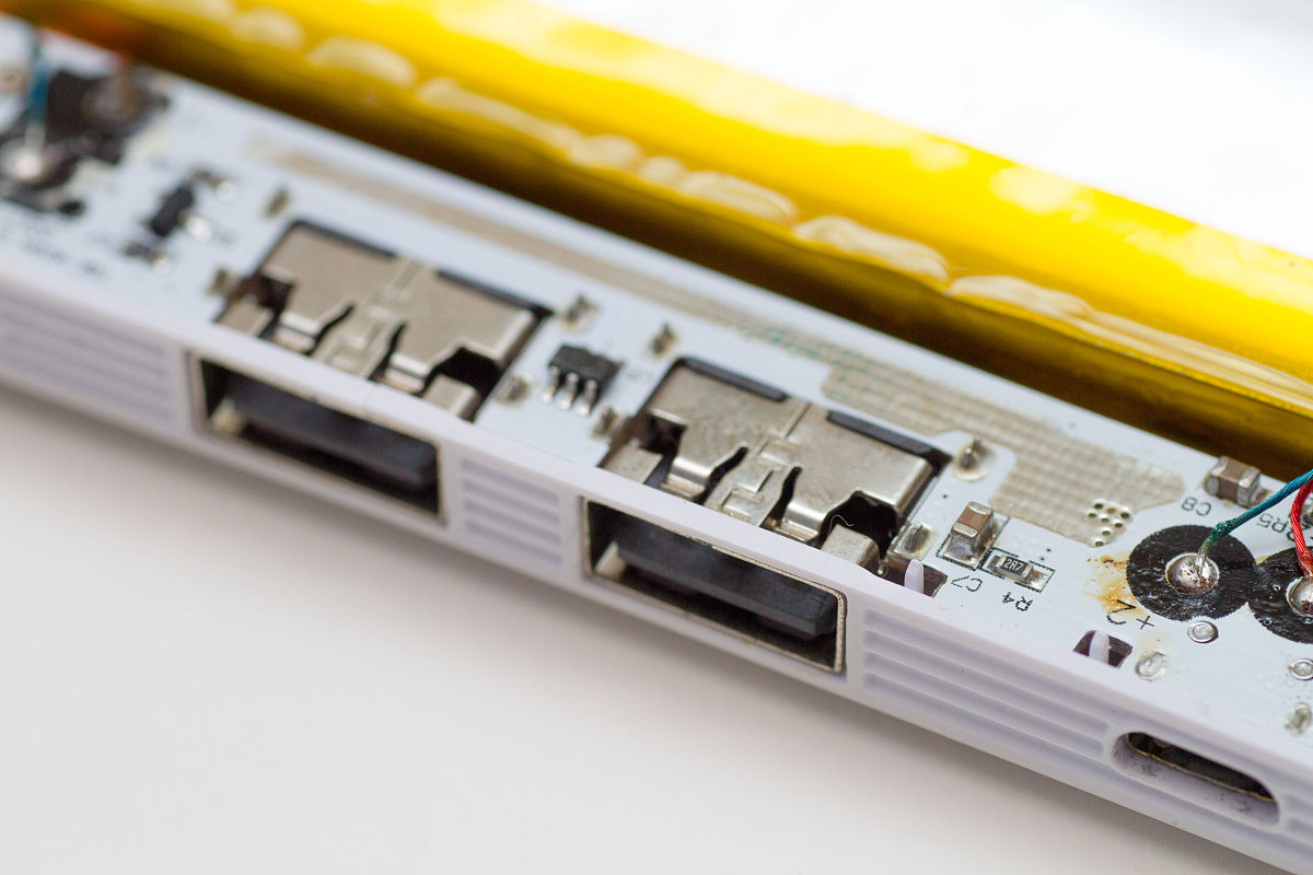 定义端口约束时需要定义那些信息？