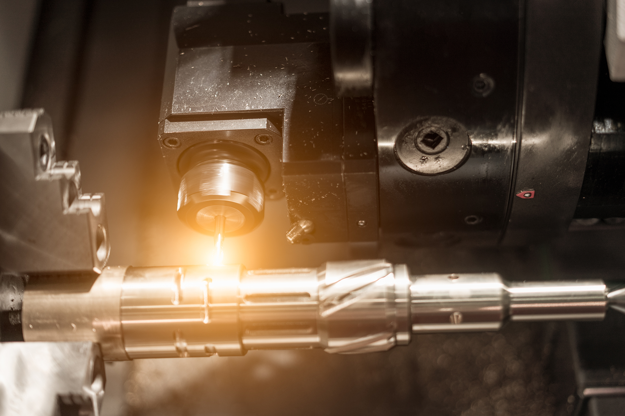 铣削和磨削之间的主要区别是什么？