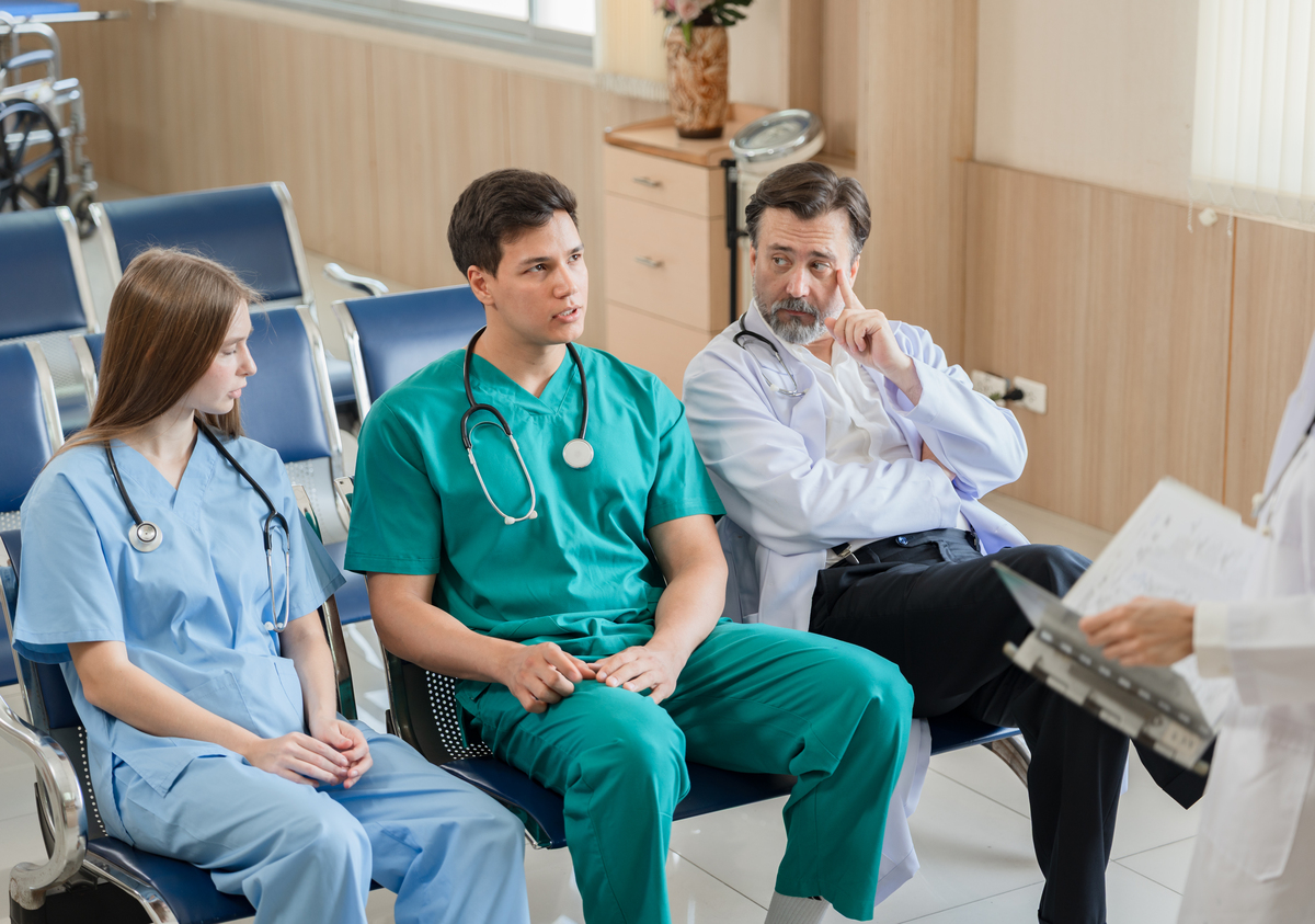 请帮我用英文总结以下内容This orderly at the Coatesville Hospital preoccupied I never learned his name did not define his work as the emptying of bedpans or the swabbing of trays but as protecting the health of hi