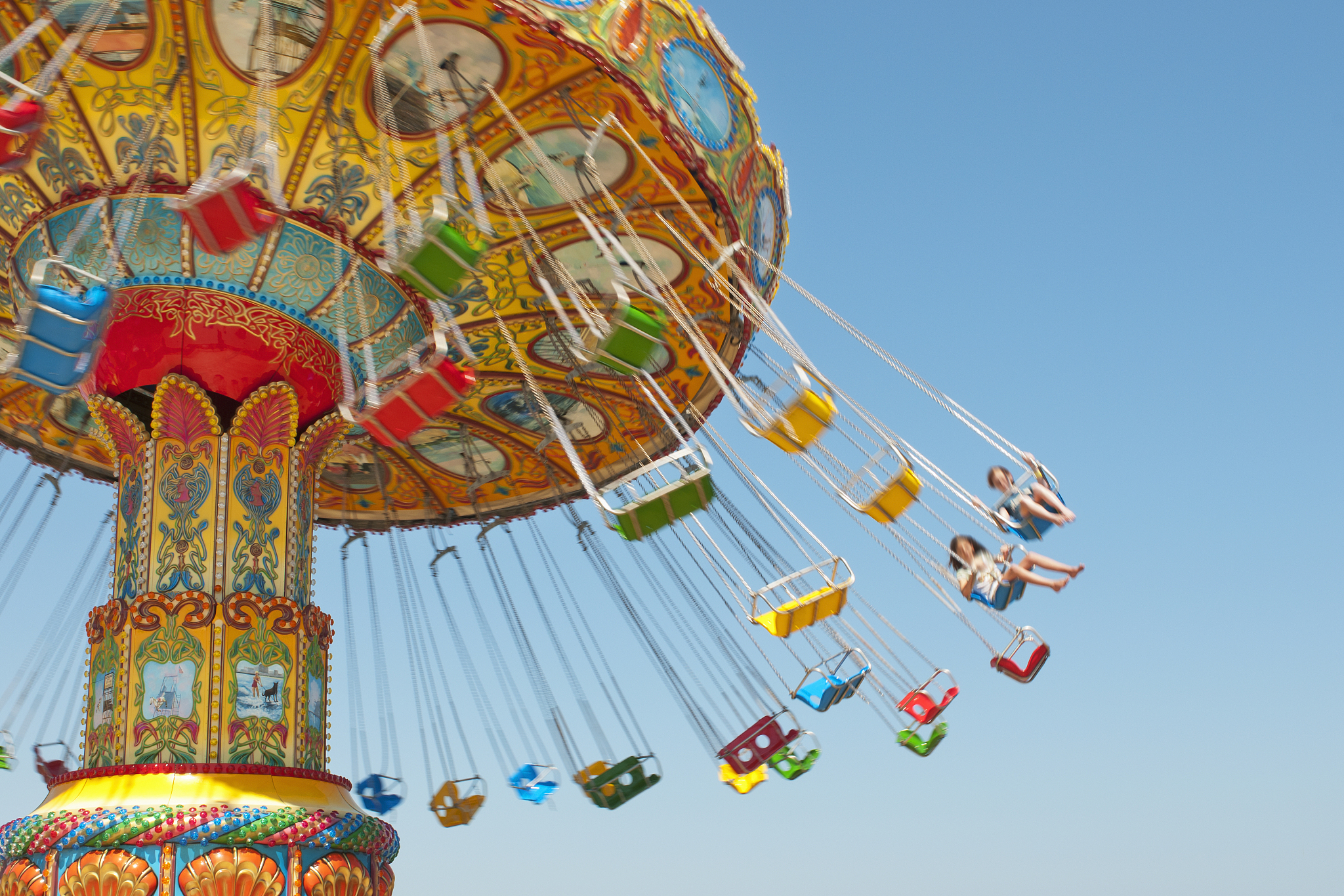 哥哥带宝宝去游乐场玩：充满欢笑与爱的难忘周末