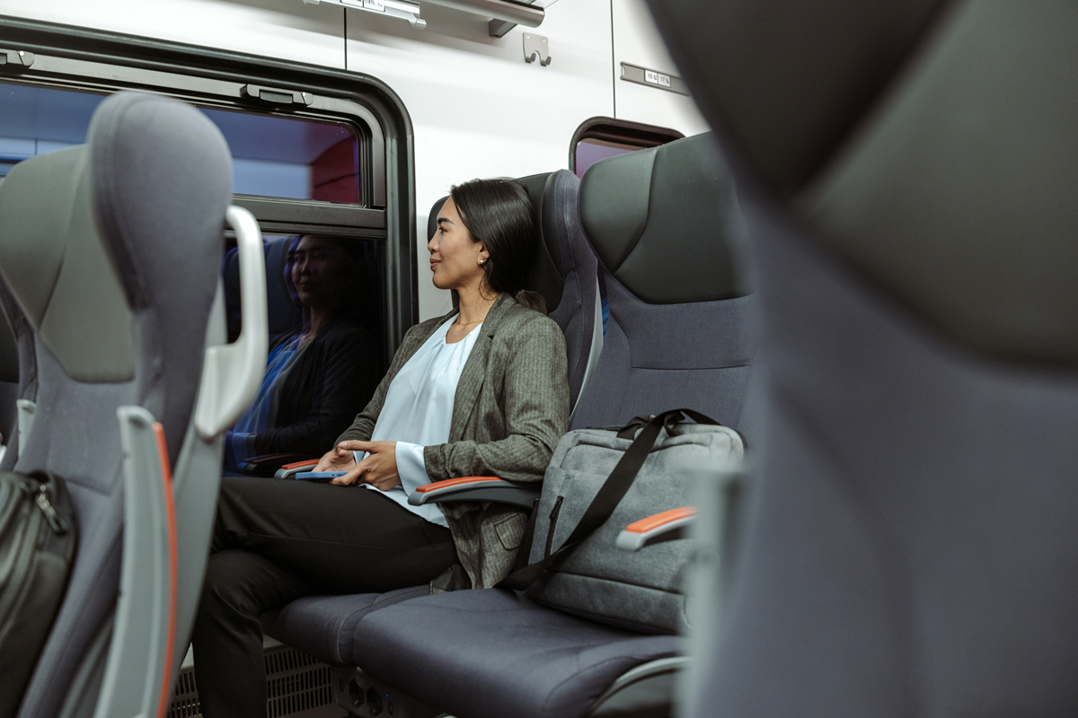 女性员工坐领导车，副驾驶还是后排？