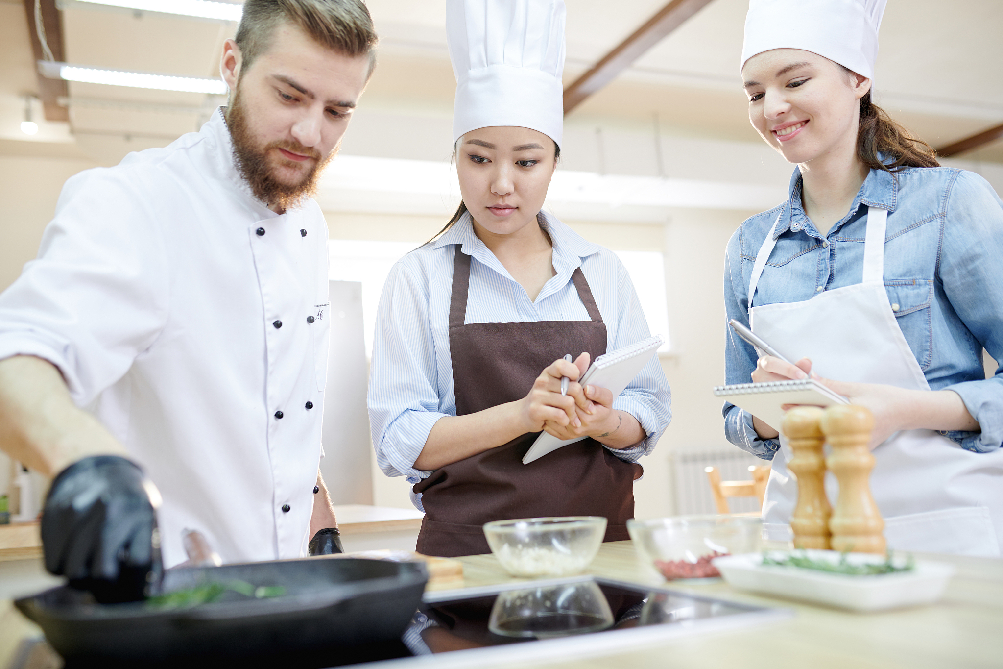 宁波行知中等职业学校中餐烹饪与营养膳食专业介绍 - 培养高素质餐饮服务人才