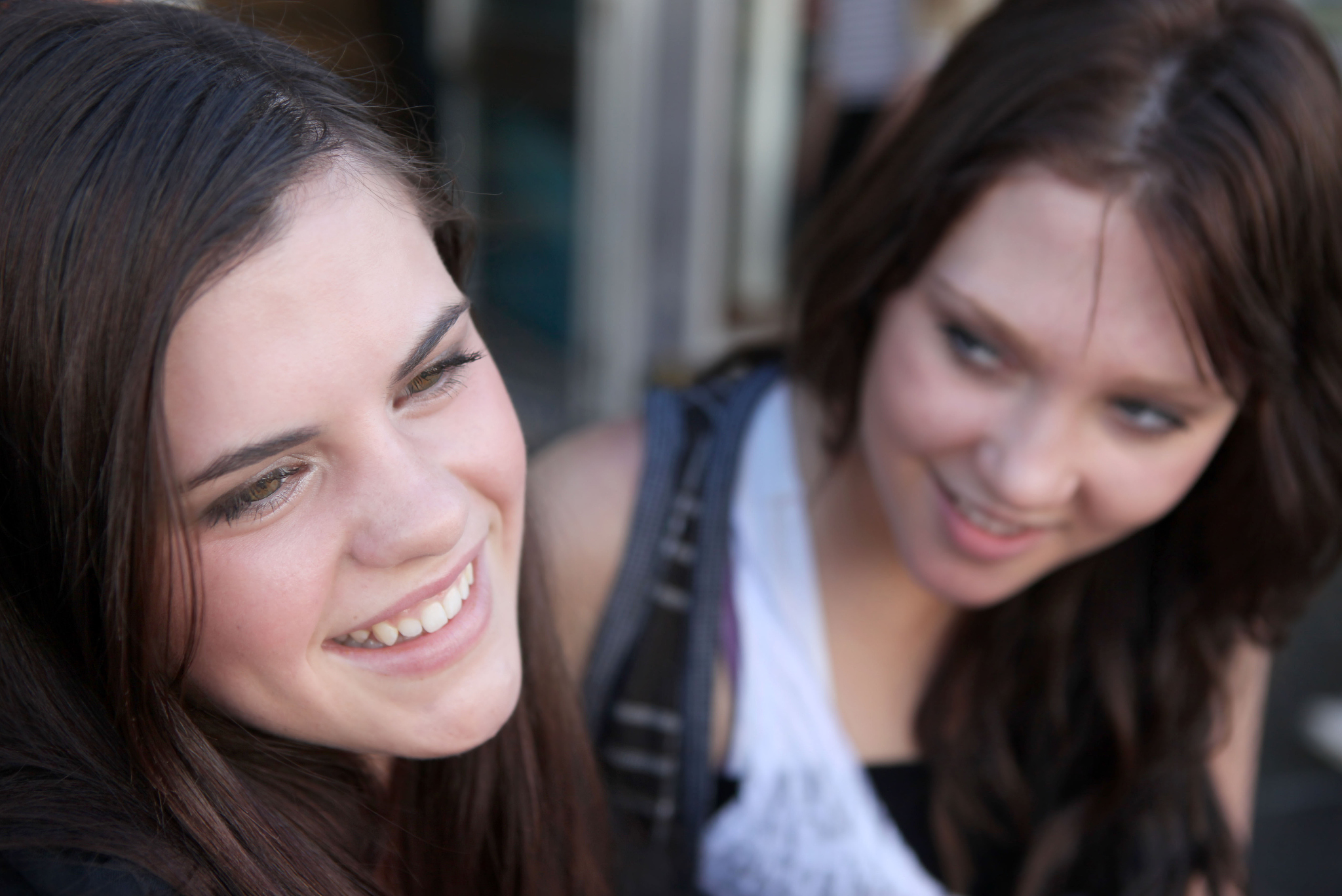 以社会的表达爱、恨、快乐和悲伤的表达为题写一篇1000字的文章