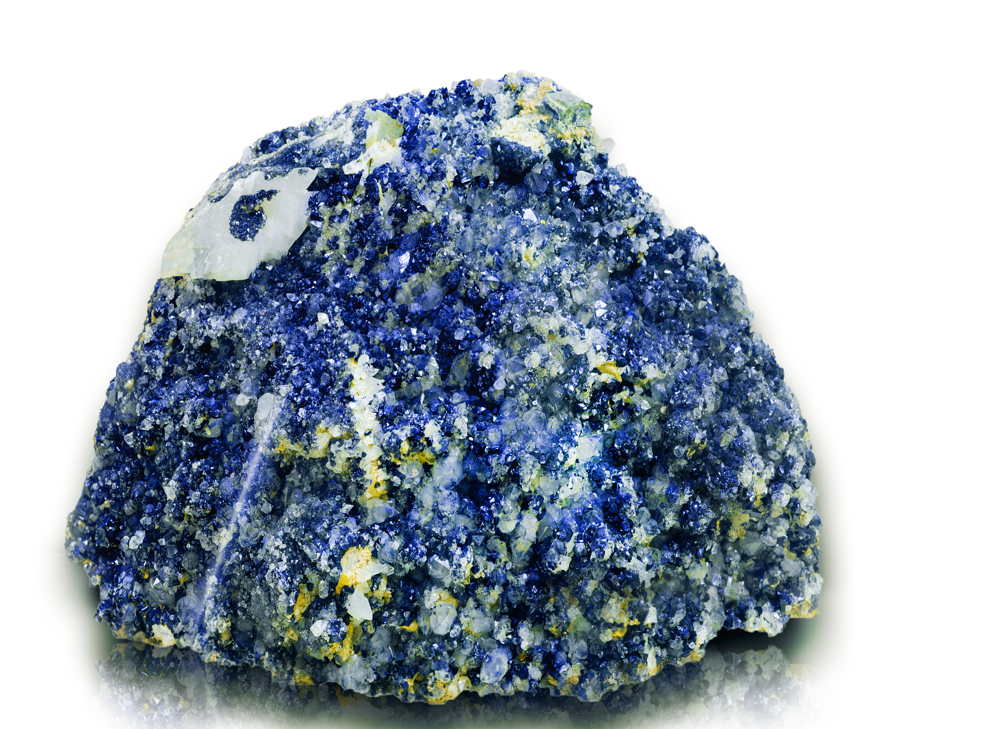 翻译以下内容为英文：种子如培育钻的内核从小型晶种成长为闪耀真钻。整个培育过程突破地底深处全然发生在地表之上。先进的实验室技术让钻石回归本质 —— 闪耀而恒久。抛去外界杂音聚焦自身成长。真正可持续、绿色、环保的纯育钻石。不再是深埋地底被动等待的故事。即刻开启主动成长光彩瞩目的主角人生。