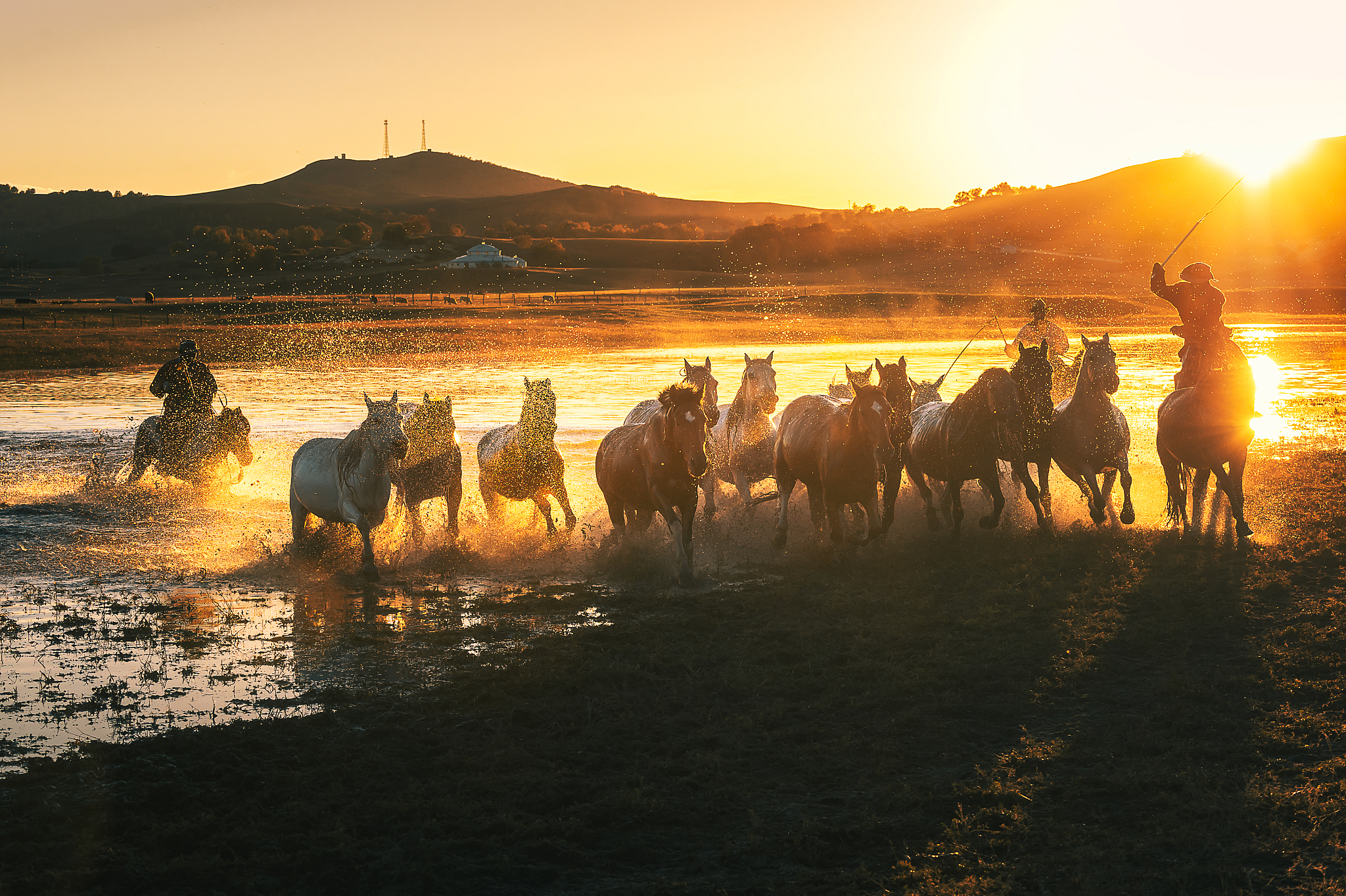 小船过河问题1题目：N个人过河船每次只能坐两个人船载每个人过河的所需时间不同ti每次过河的时间为船上的人的较慢的那个求最快的过河时间。船划过去要有一个人划回来 python代码