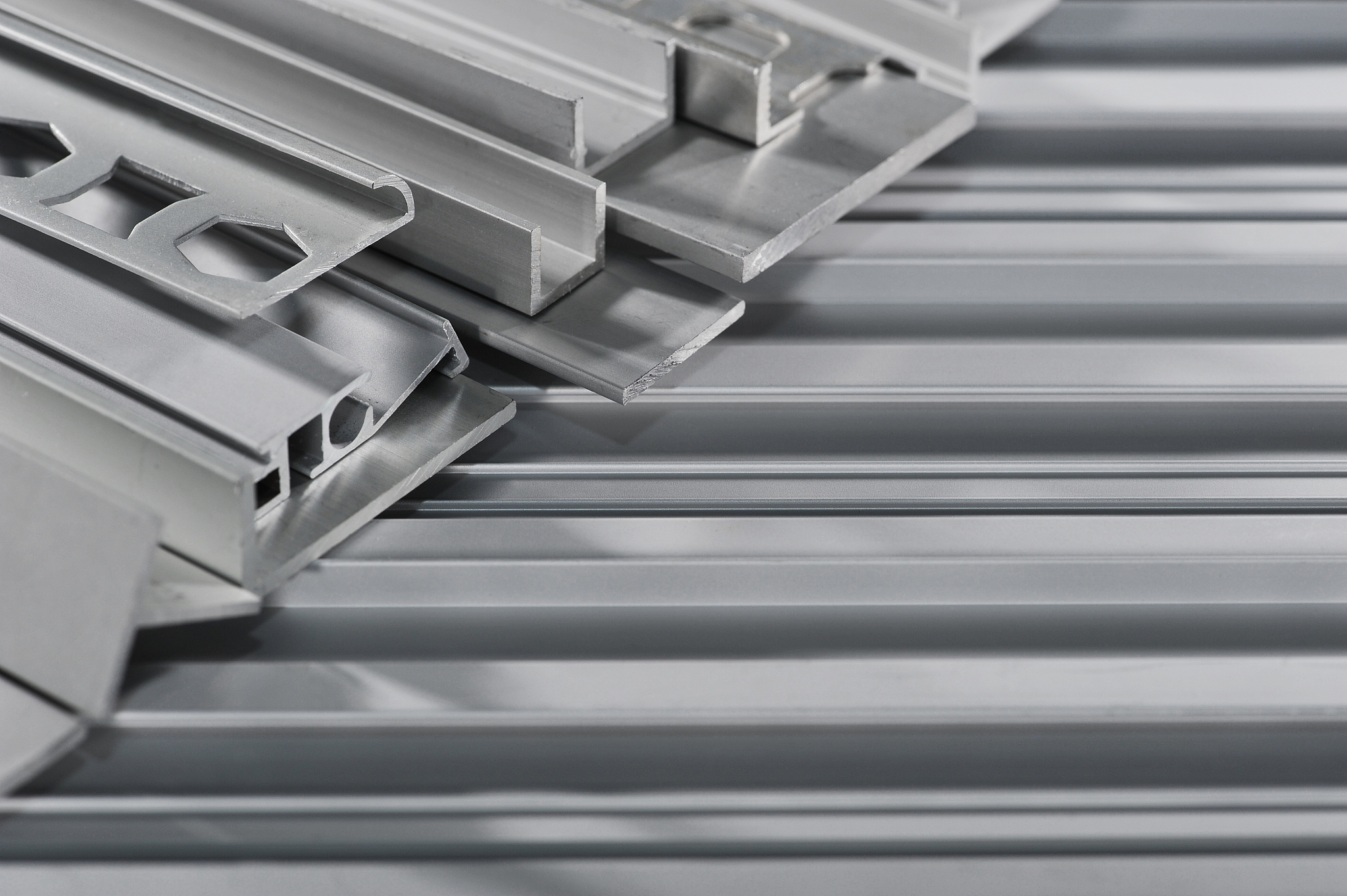 请用英文写一篇介绍3030 aluminum extrusion制造工艺的文章