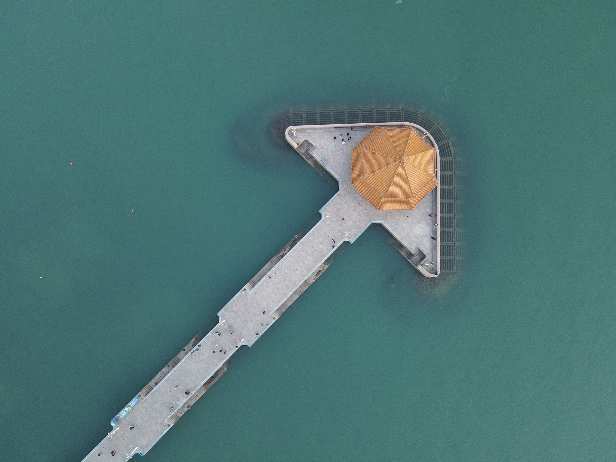 数控系统中的三个坐标系：机床坐标系、工件坐标系和程序坐标系