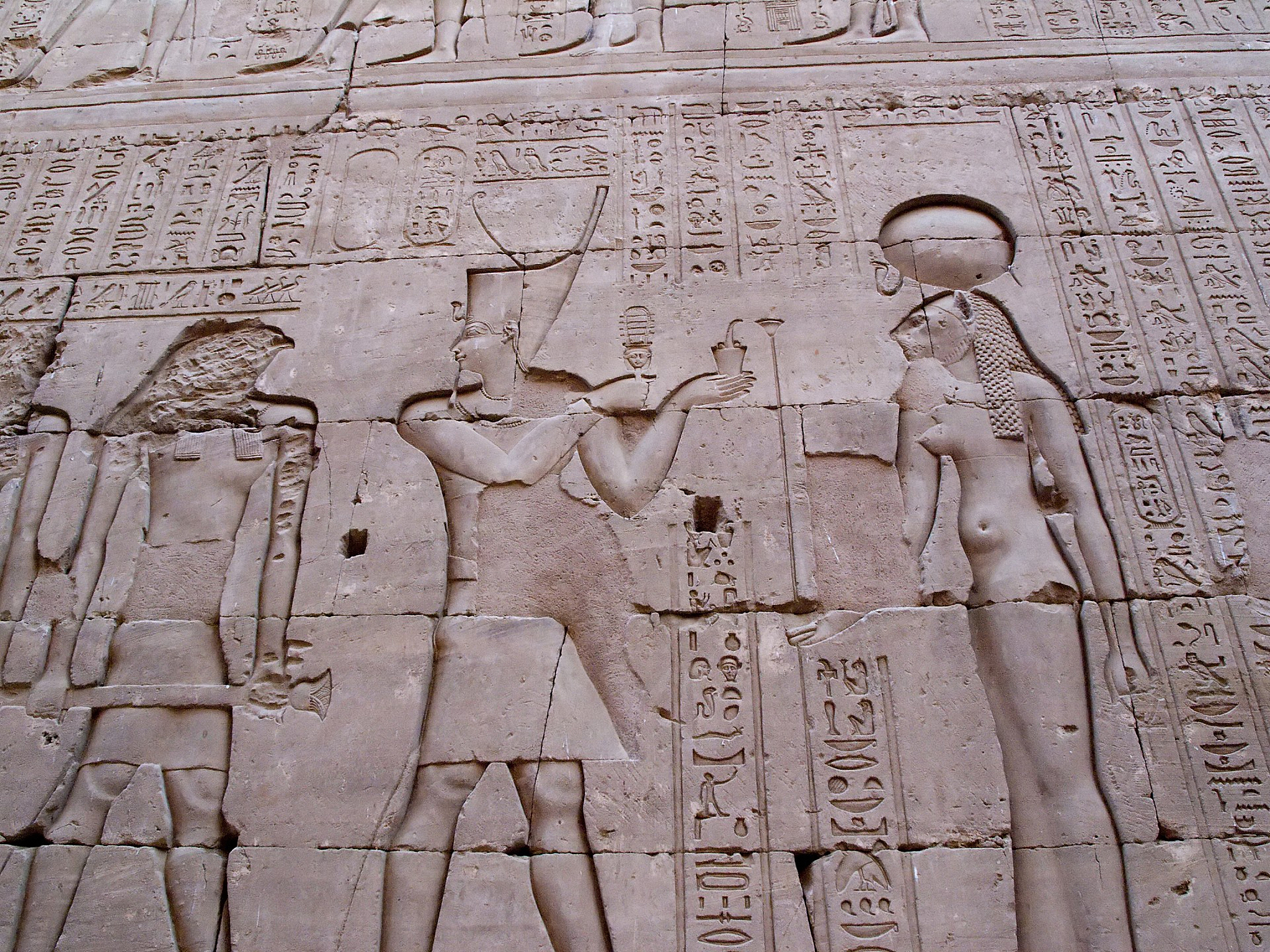 以 从古埃及到希腊：探索古代文明的历史为题写一篇1200字文章