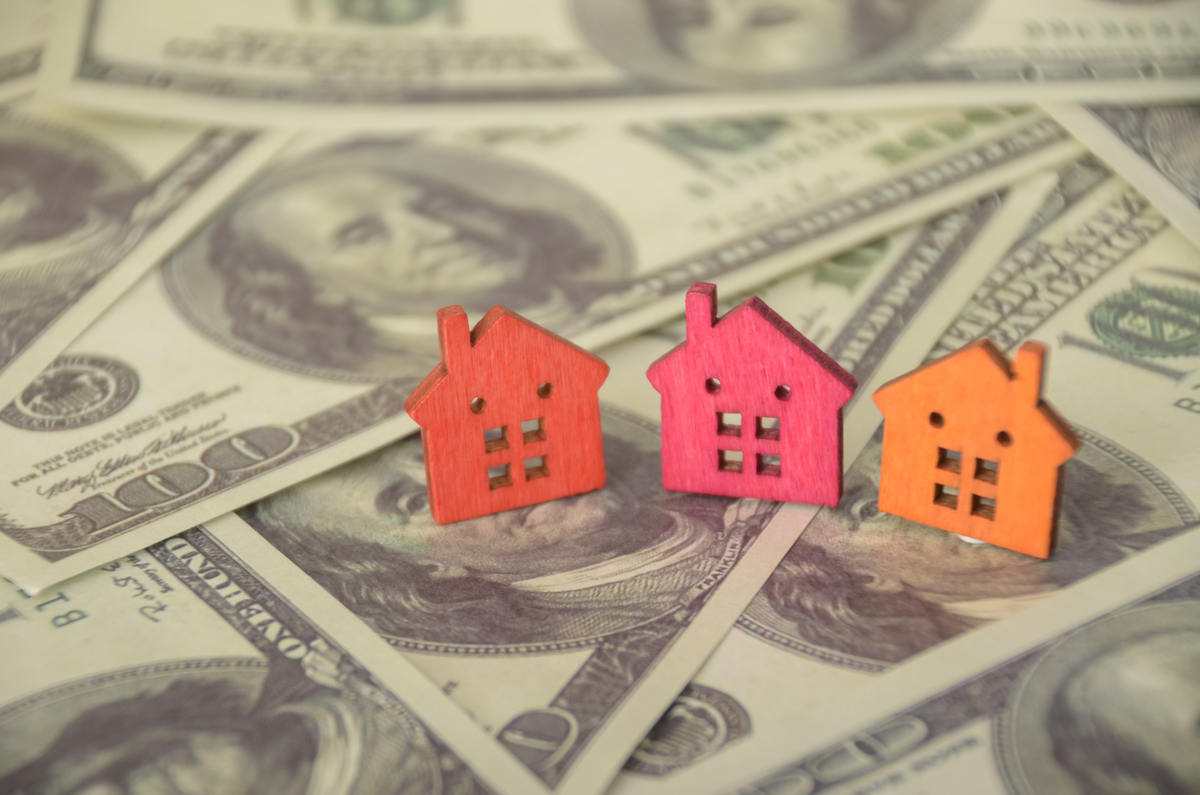 这是有意为之而市场低估了这意味着什么。我们还有一场选举。通货膨胀和税收会吞噬一切特别是如果你有金融资产。