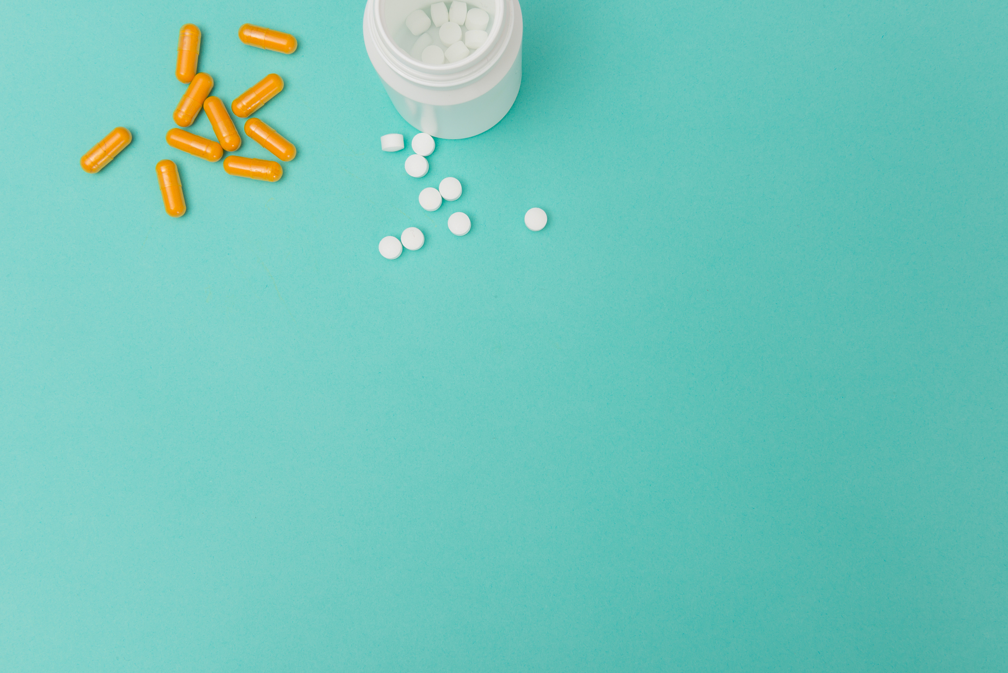 回答我几个问题：为什么积聚的维生素会导致毒性作用？