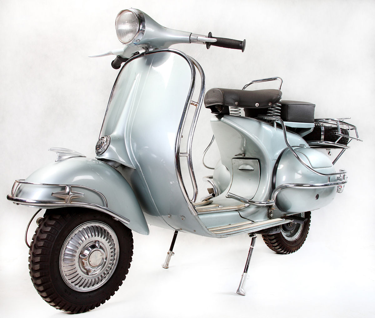 Vespa 复古踏板摩托车改装风格指南：从怀旧经典到冒险探险