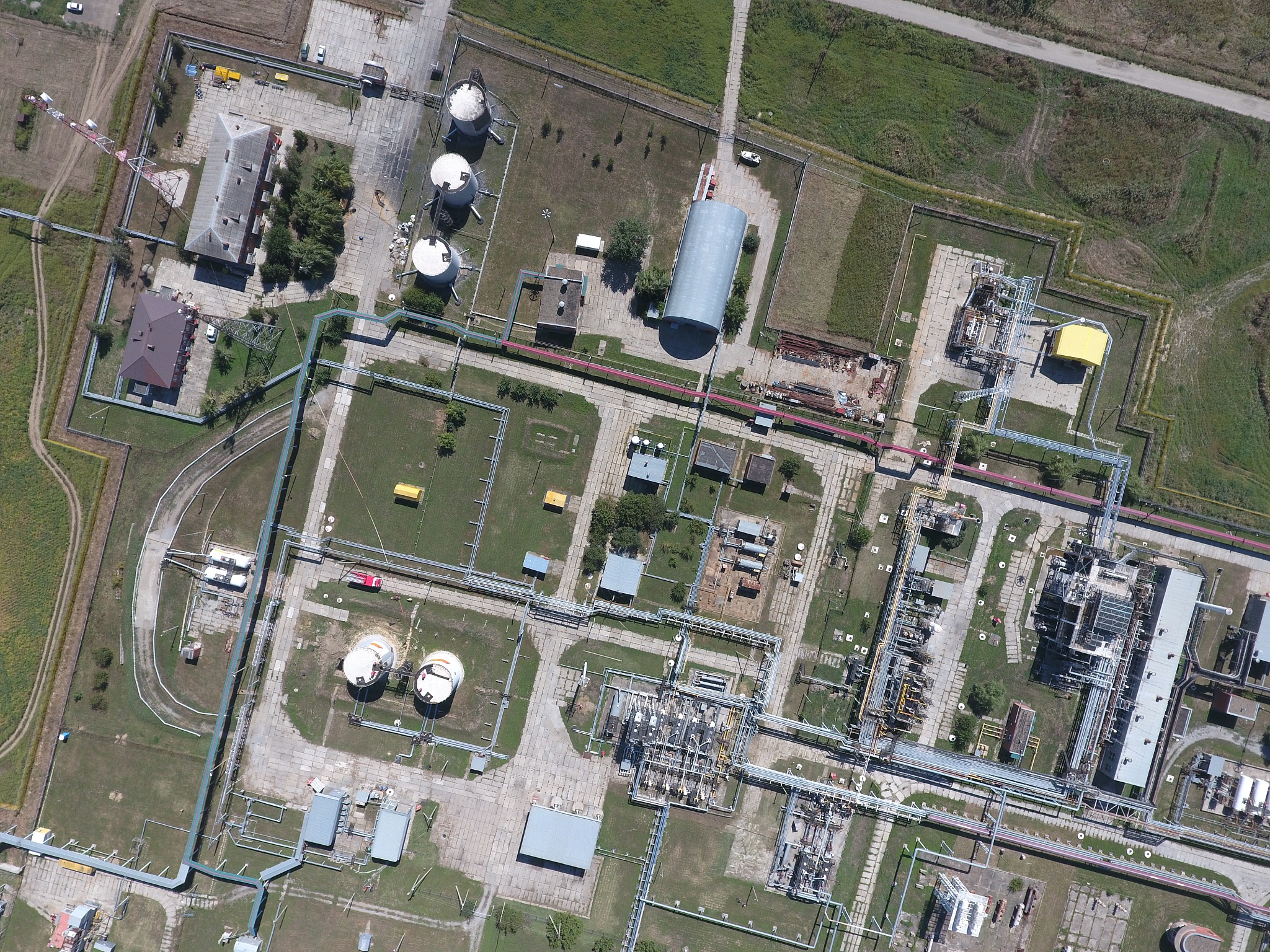 地理信息系统数据来源：现成数据与无人机采集