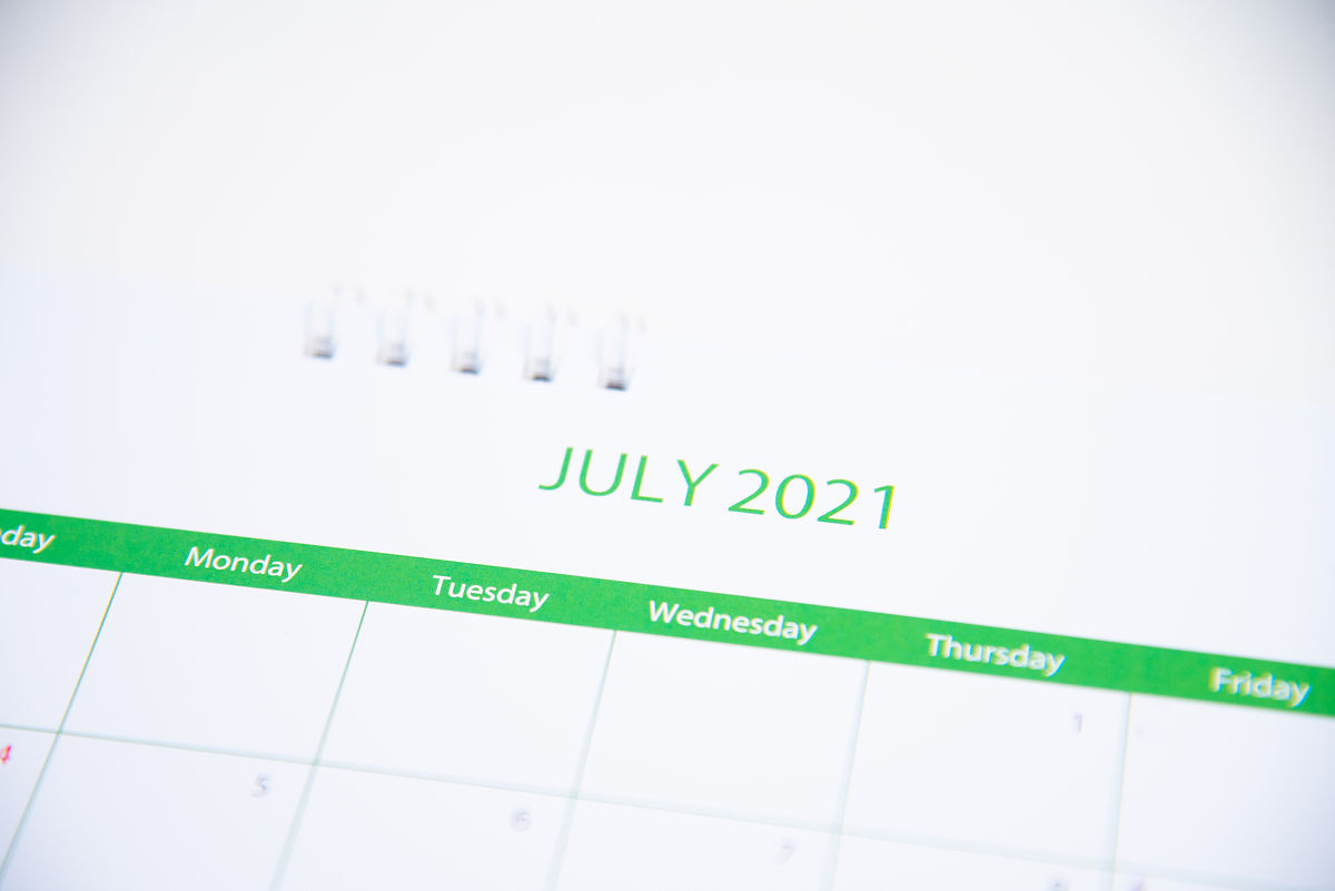 请650字的博客文章主题是：年度总结报告个人范文