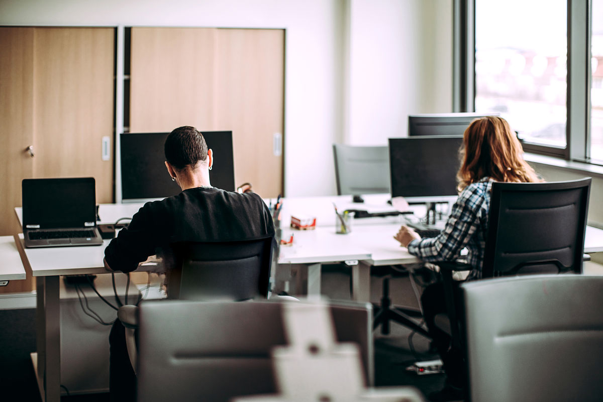 办公室文员的批评与自我批评